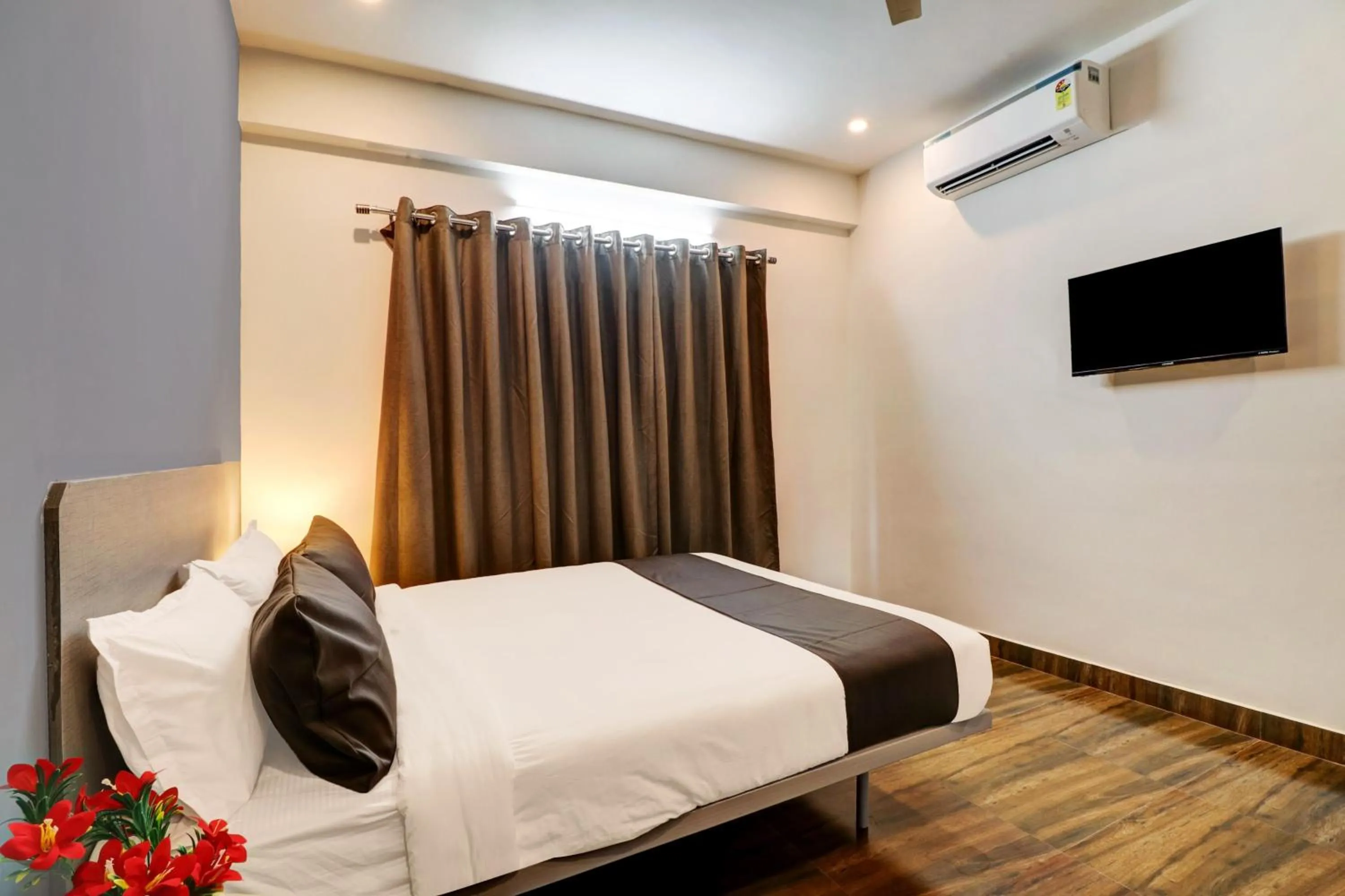 Bedroom, Bed in Super Townhouse Ecity Inn