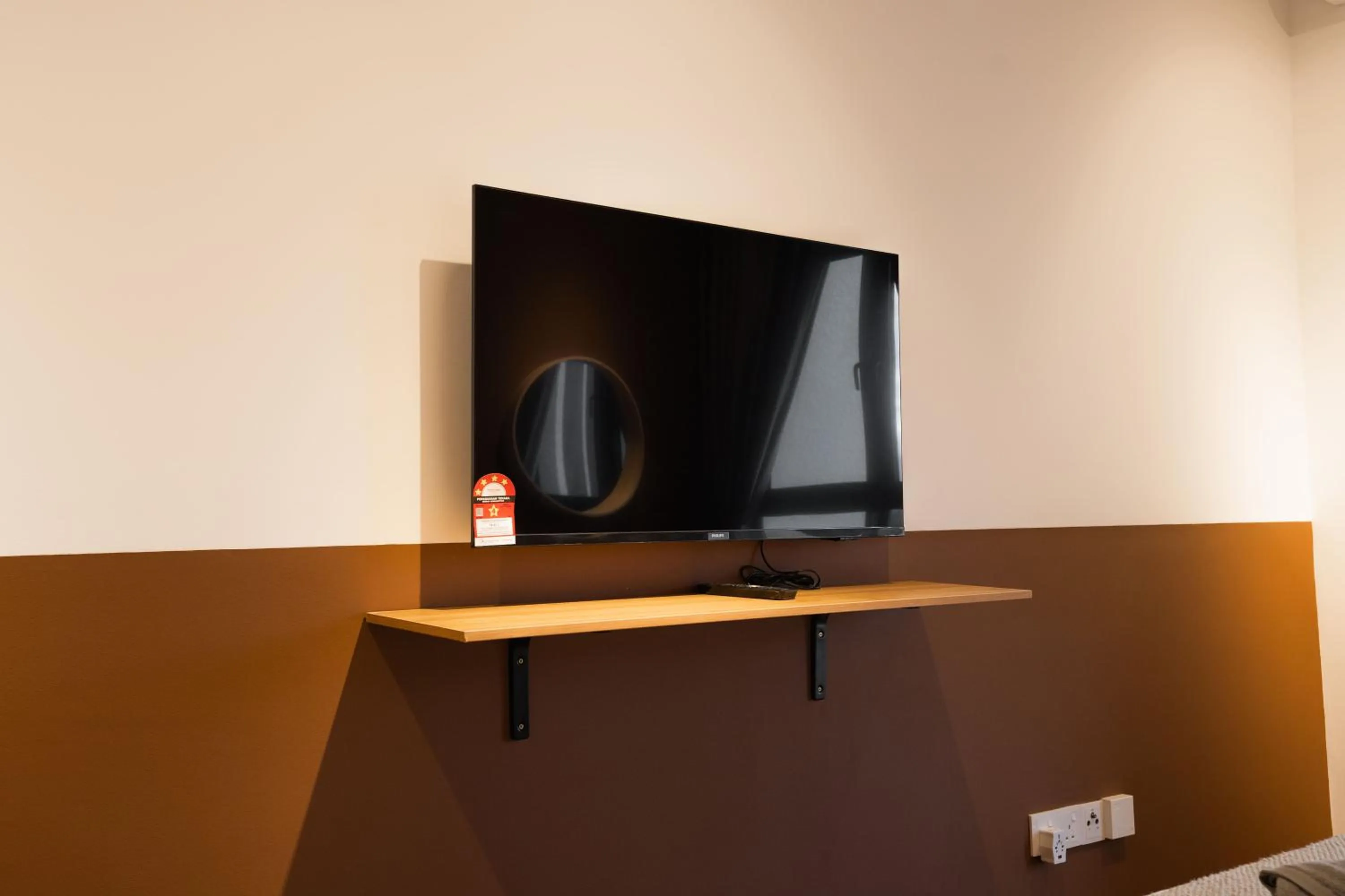 TV and multimedia in K Avenue by CAIRO