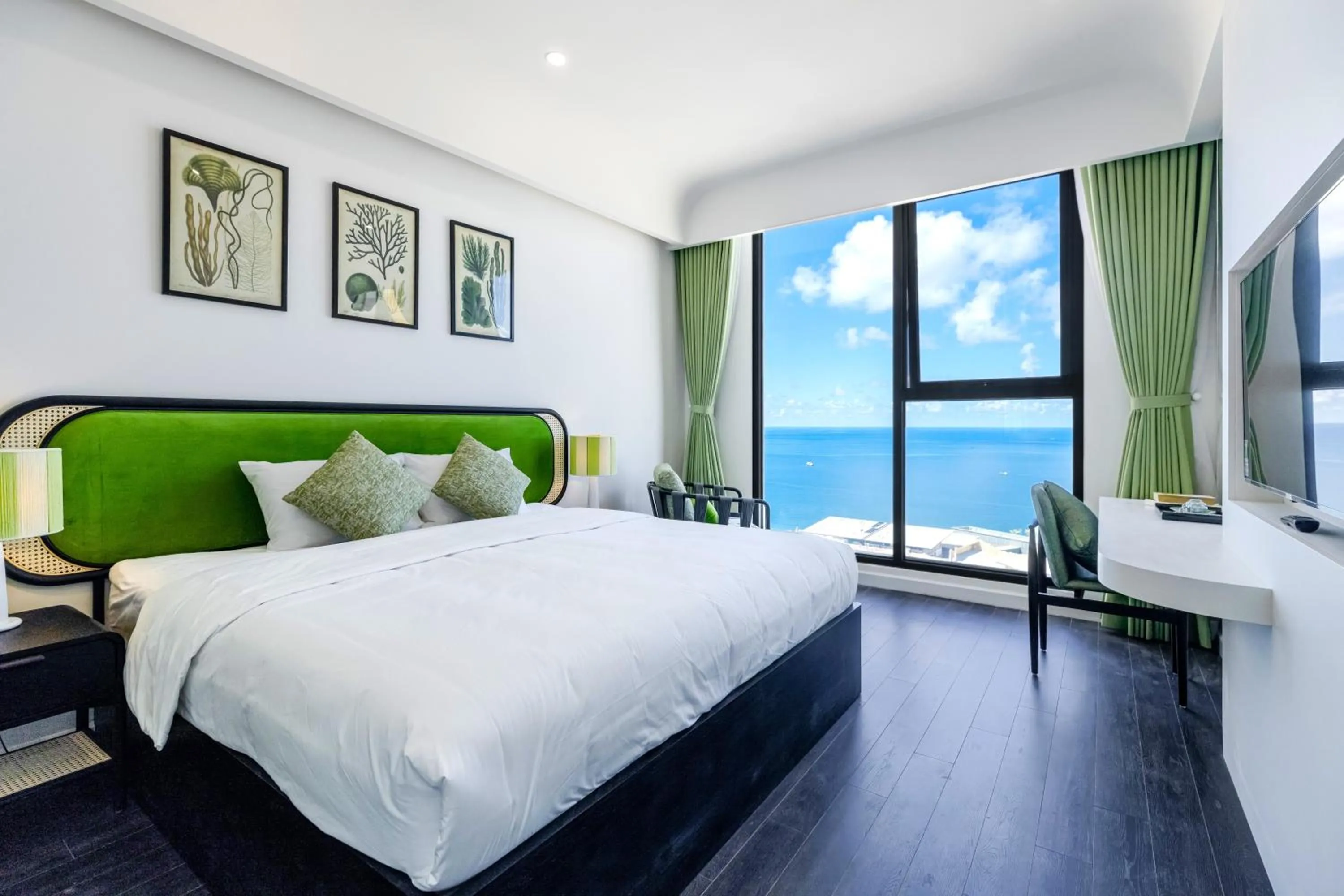 Bedroom, Bed in Rosie Hillside Seaview Phu Quoc Apartment