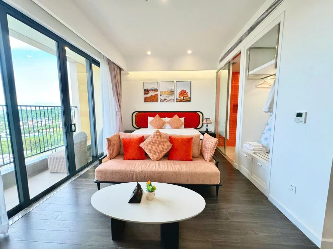 Bed in Rosie Hillside Seaview Phu Quoc Apartment