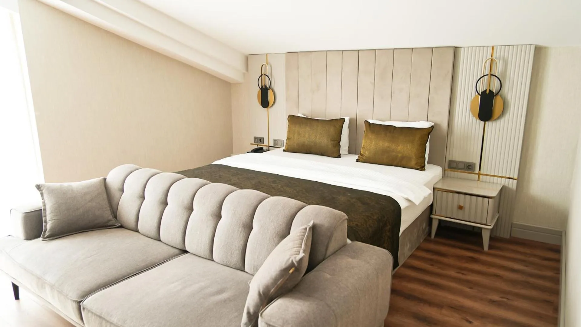 Bed in Sky Hill Hotel