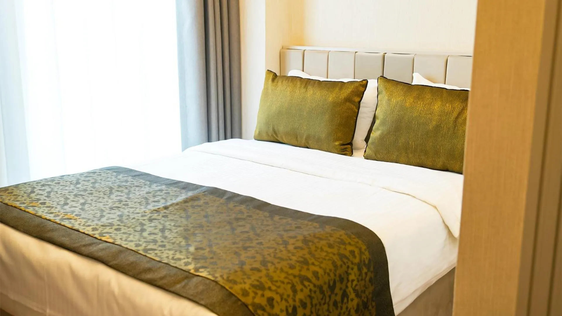 Bed in Sky Hill Hotel