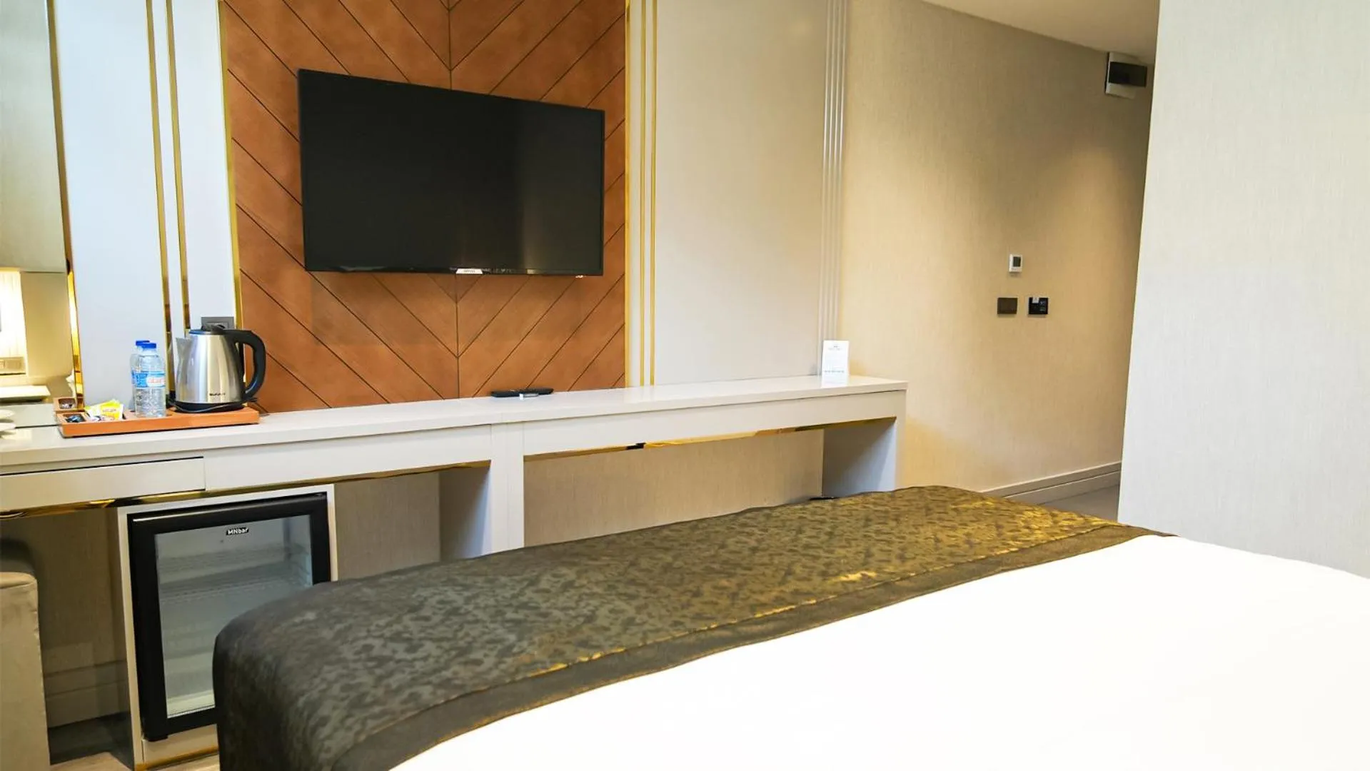 Bed in Sky Hill Hotel