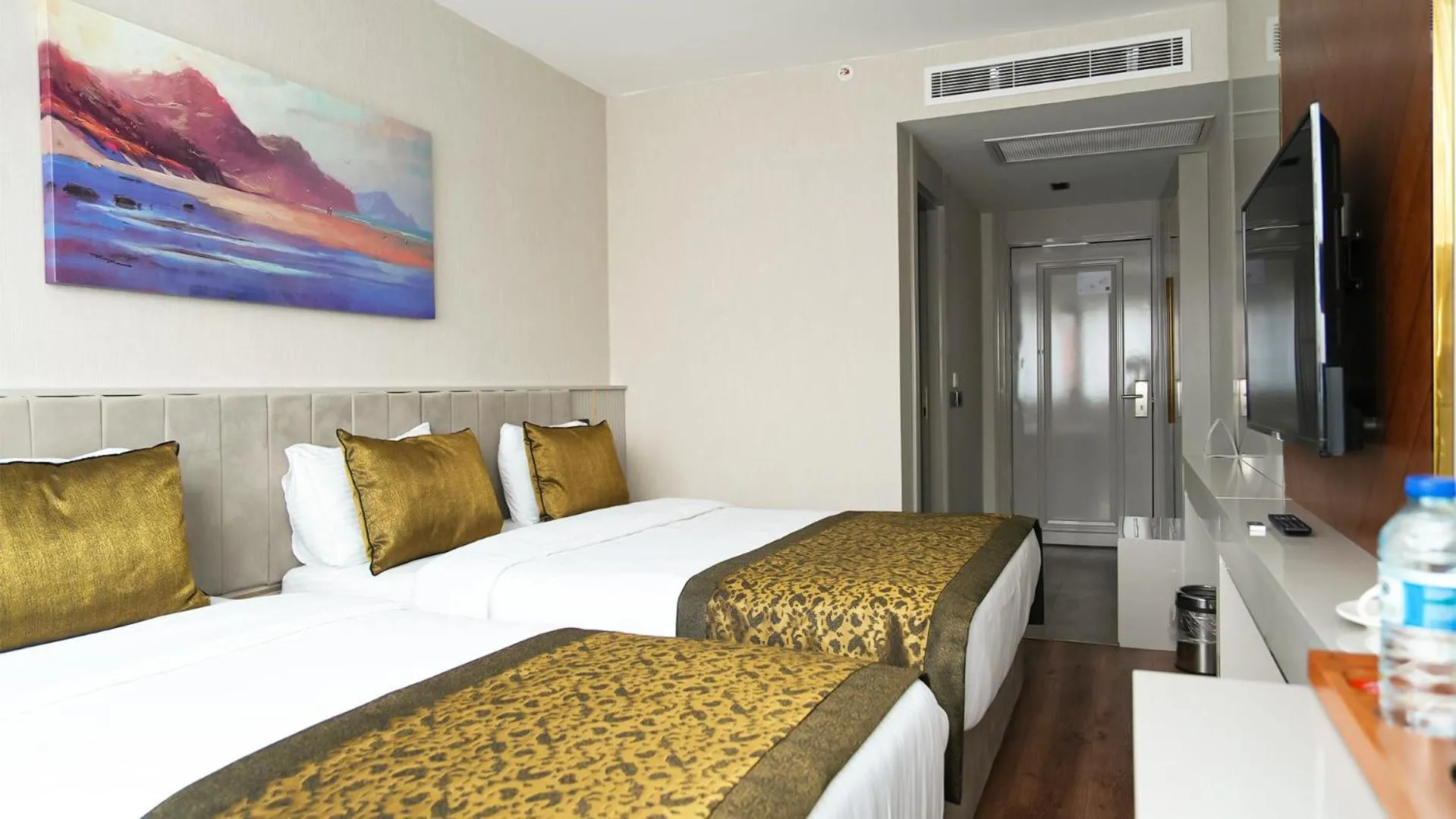 Bed in Sky Hill Hotel