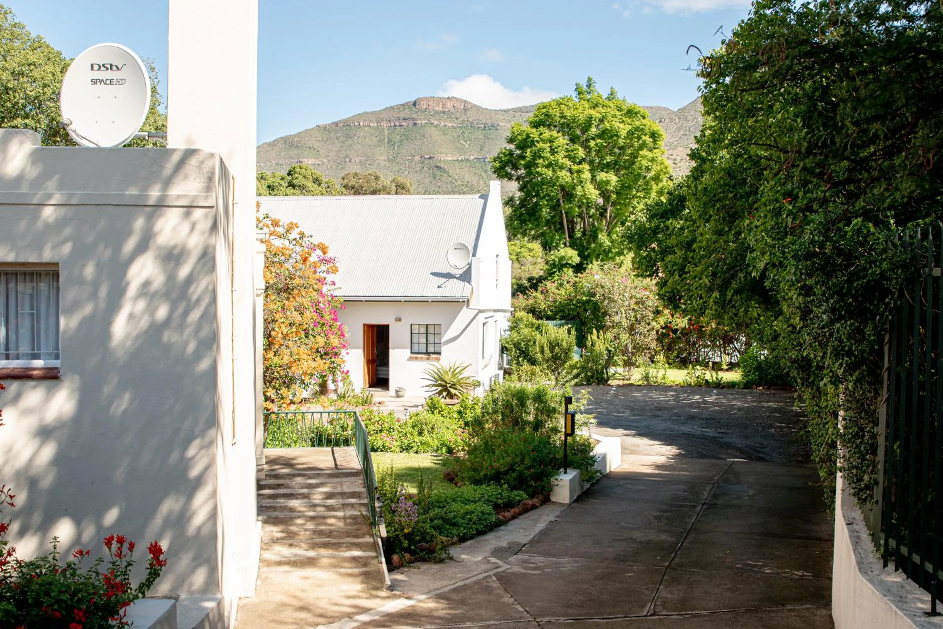 Property building in 4 Rothman Street B&B