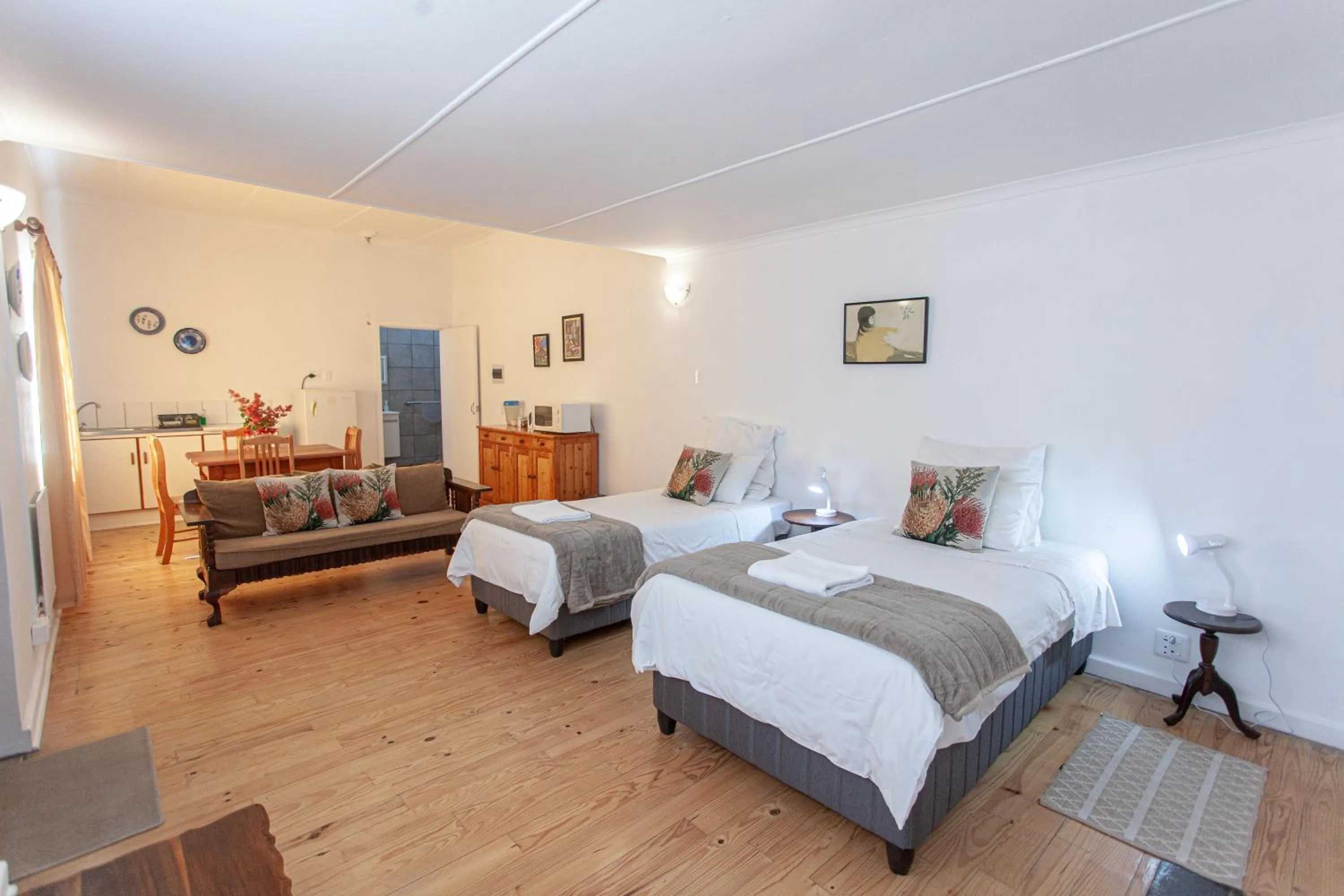 Bed in 4 Rothman Street B&B