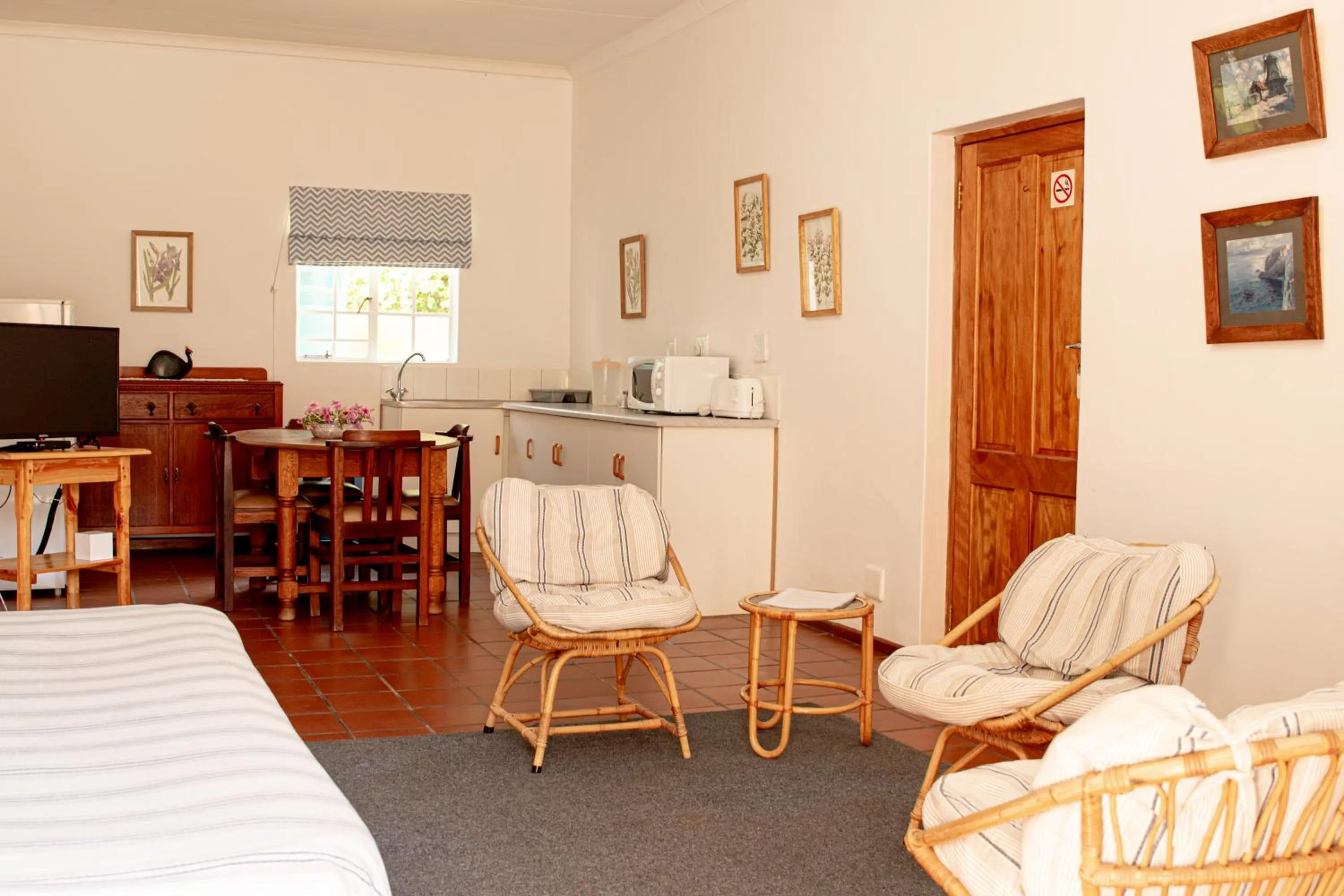 TV and multimedia, Bed in 4 Rothman Street B&B