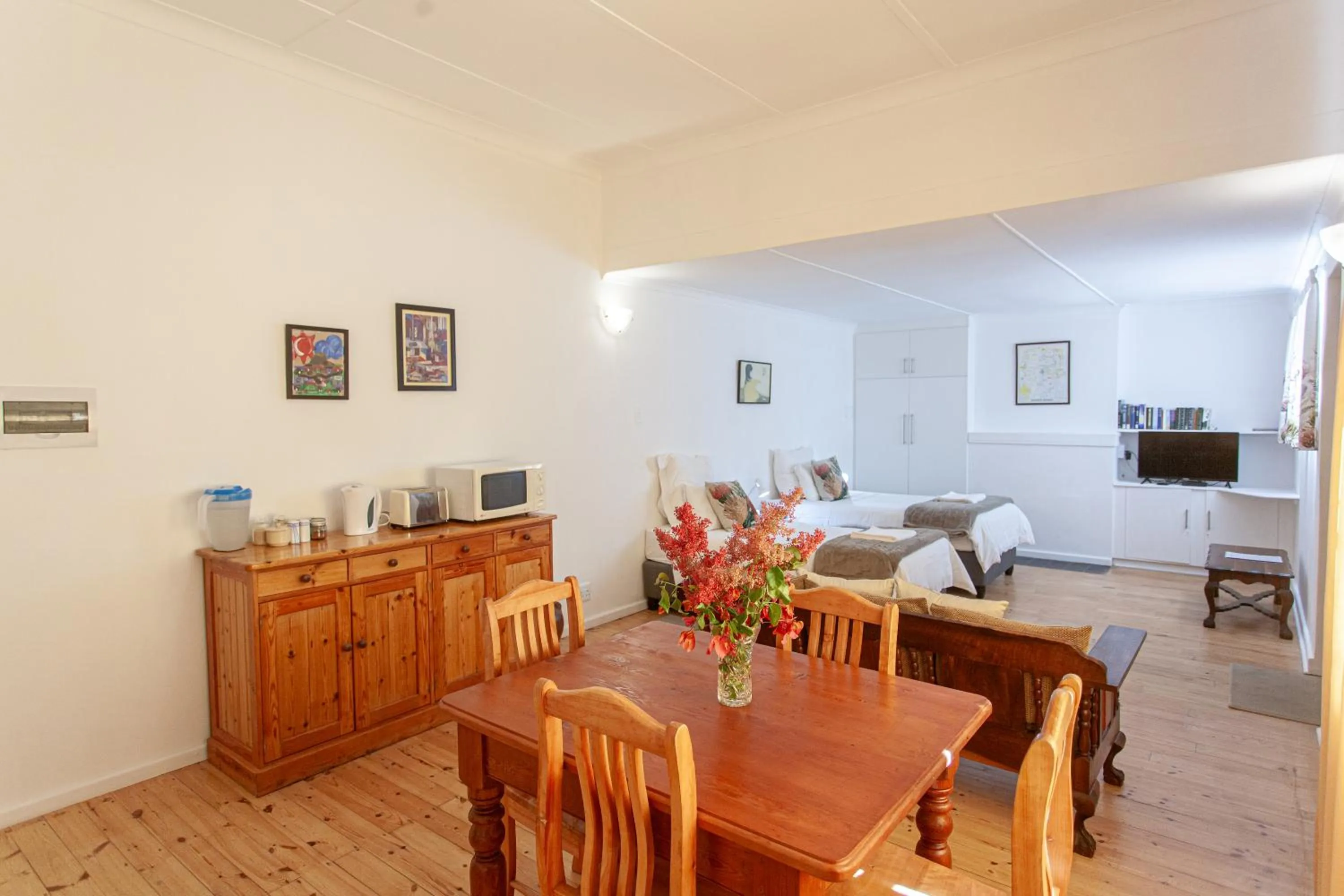 Bed in 4 Rothman Street B&B