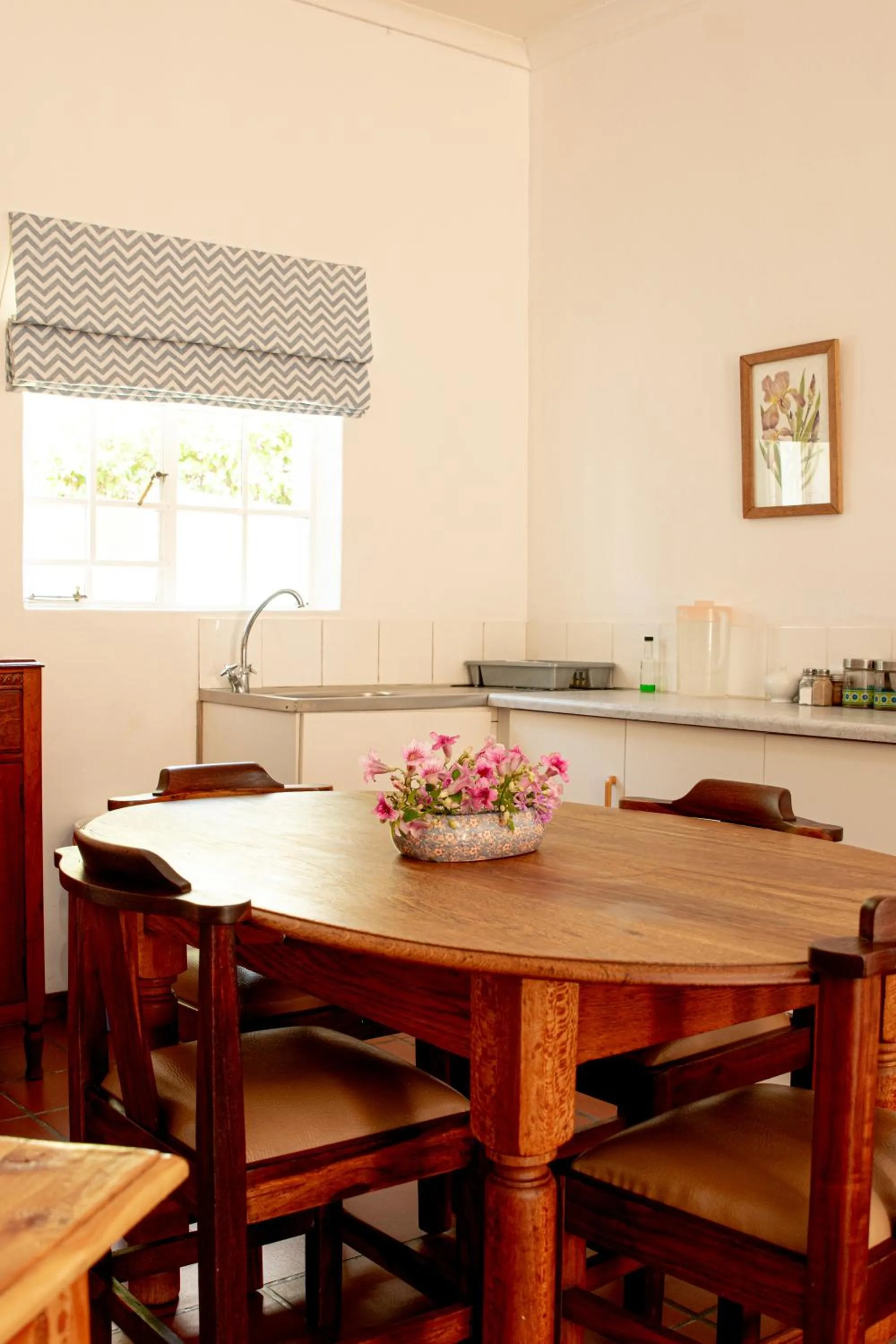 Kitchen or kitchenette in 4 Rothman Street B&B