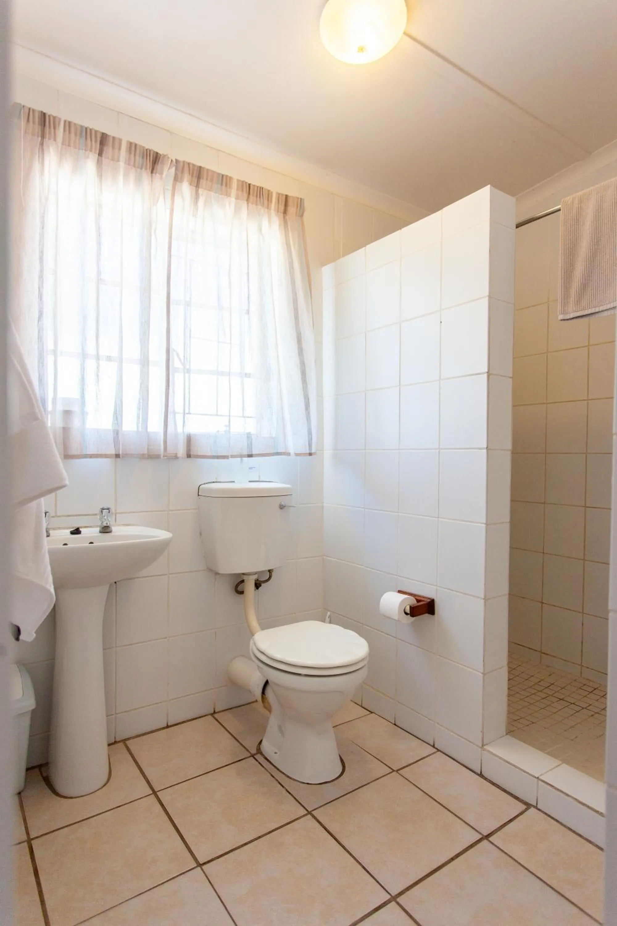 Shower in 4 Rothman Street B&B