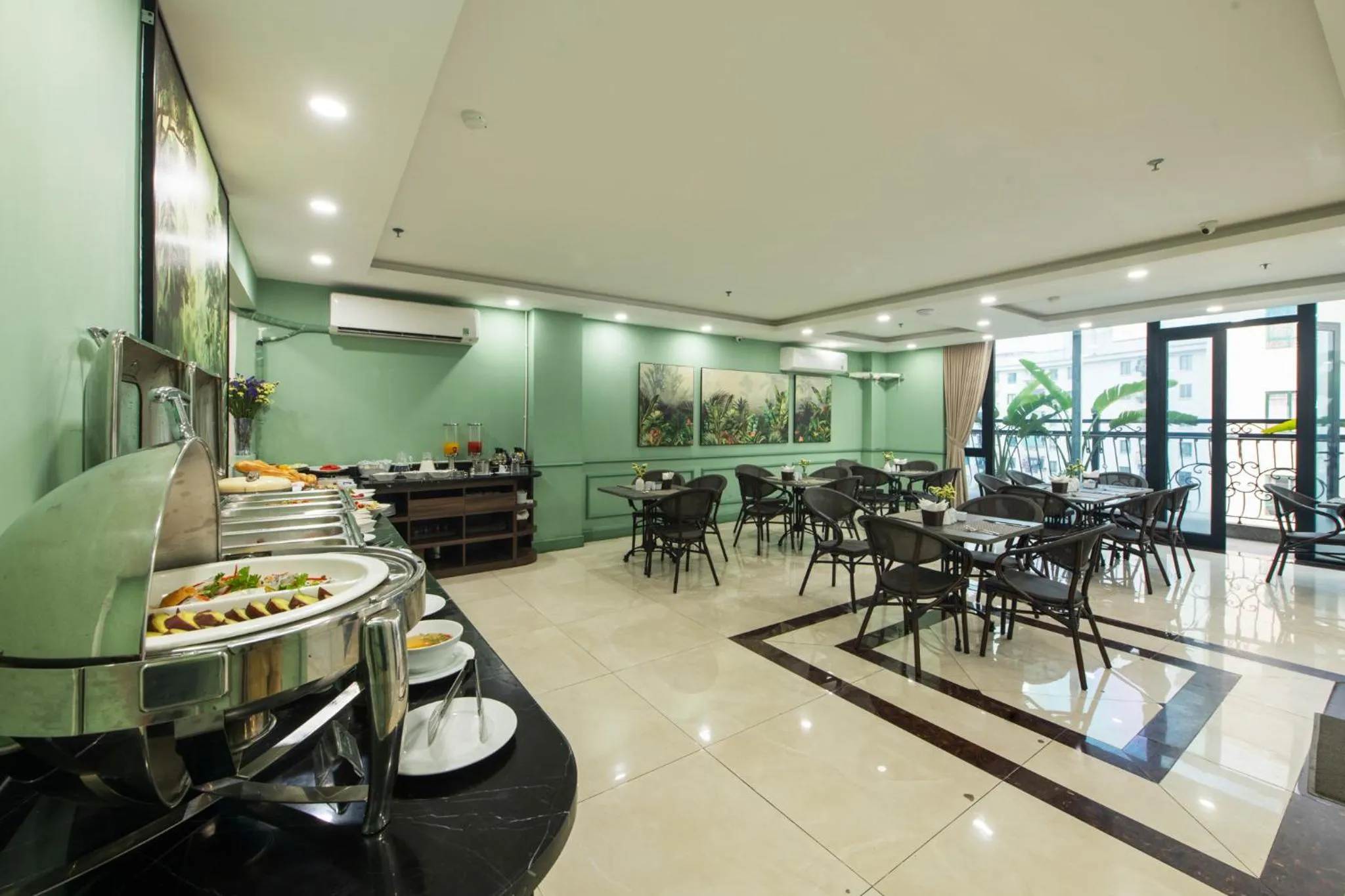 Restaurant/places to eat in Nature Hotel