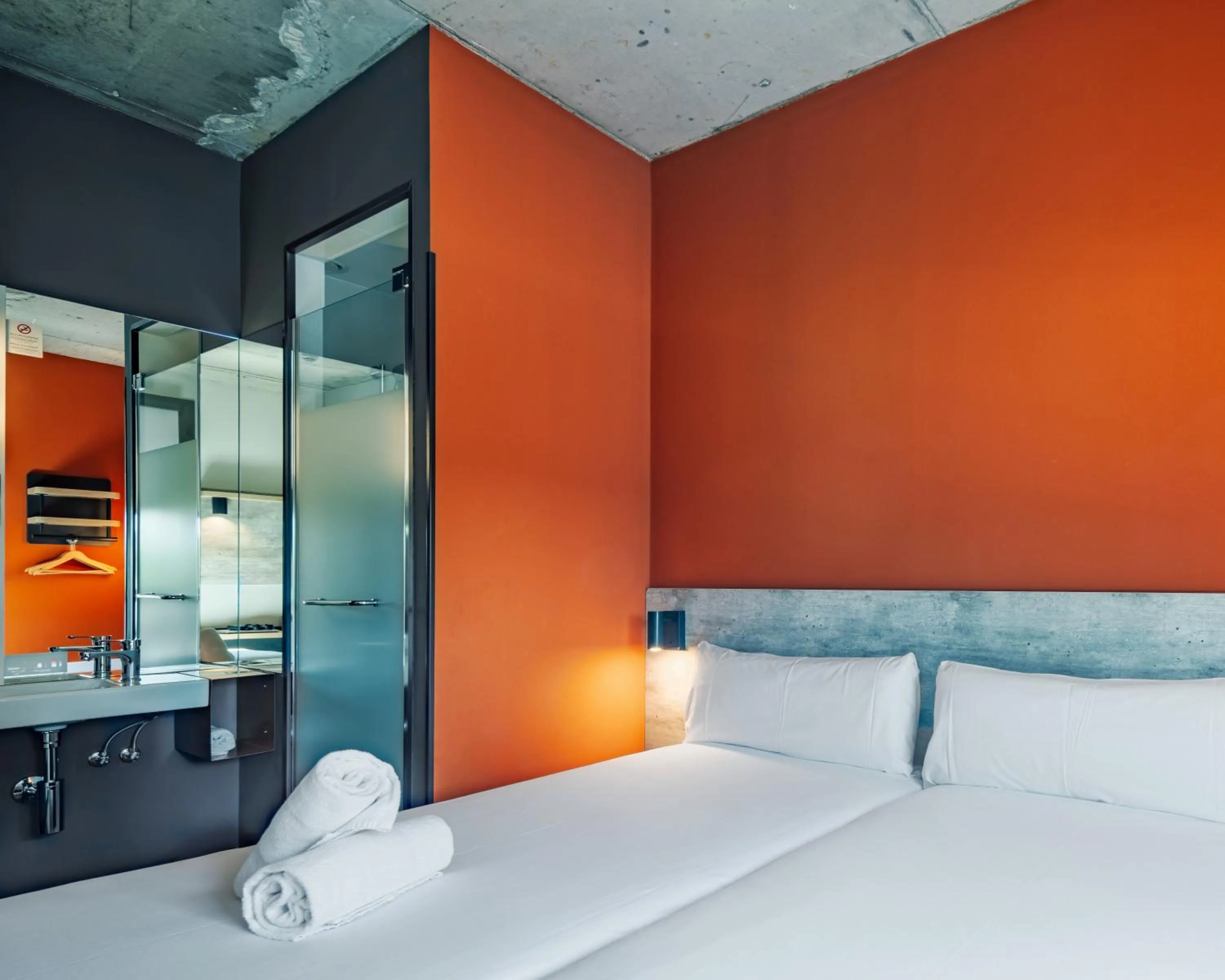 Bed in ibis budget Madrid Aeropuerto