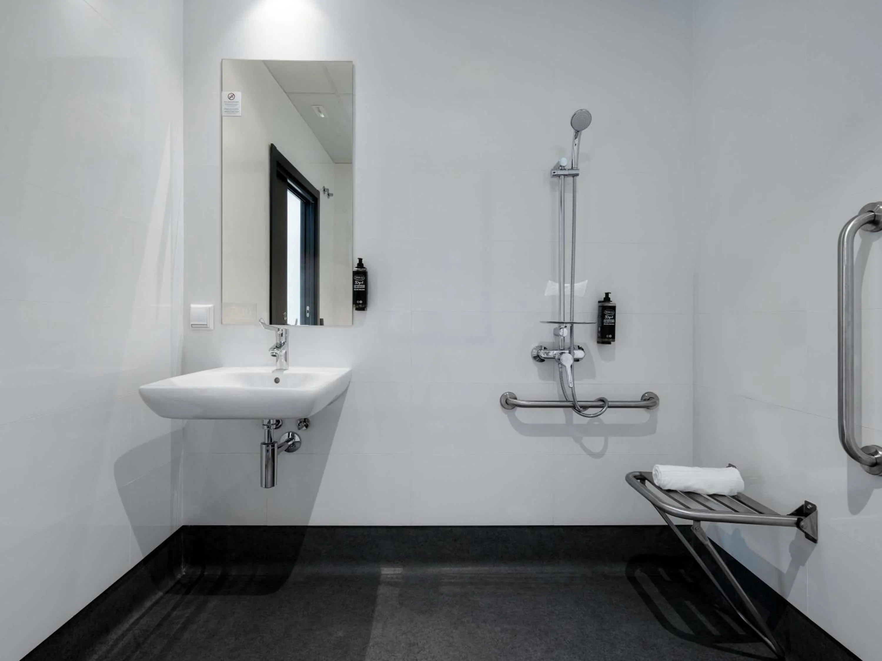 Bedroom in ibis budget Madrid Aeropuerto