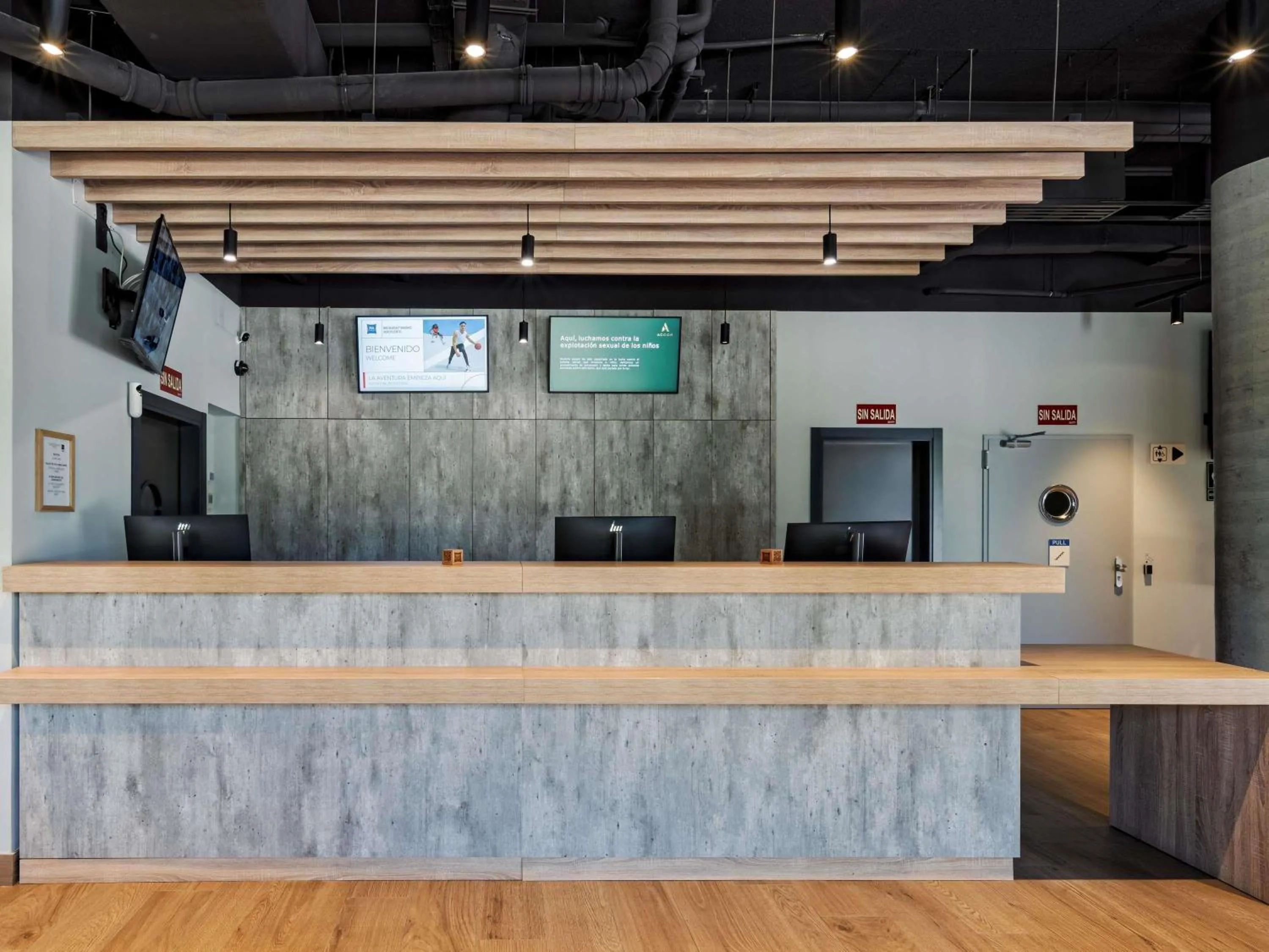 Property building in ibis budget Madrid Aeropuerto