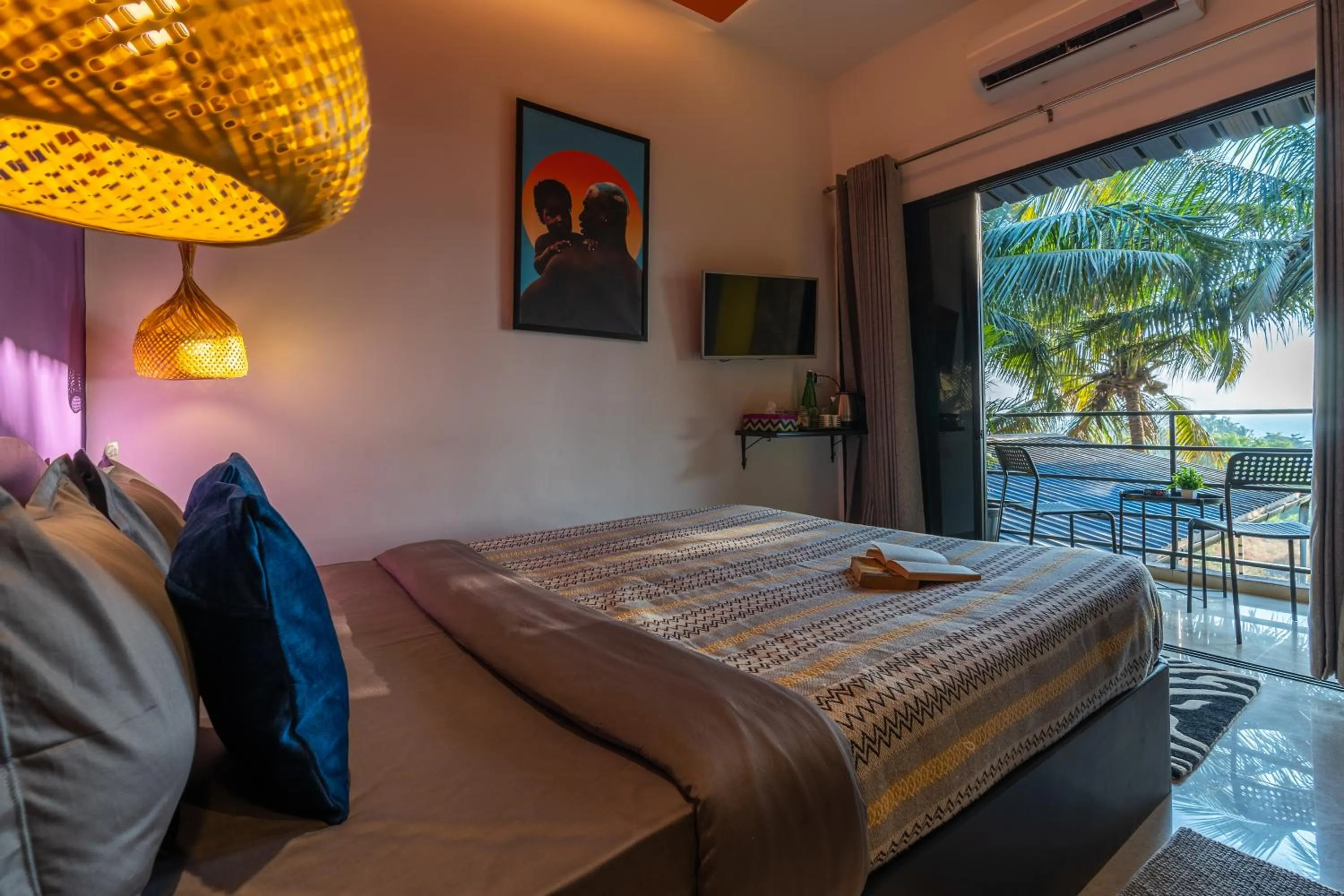 Bed in Whoopers Boutique Hotel Morjim