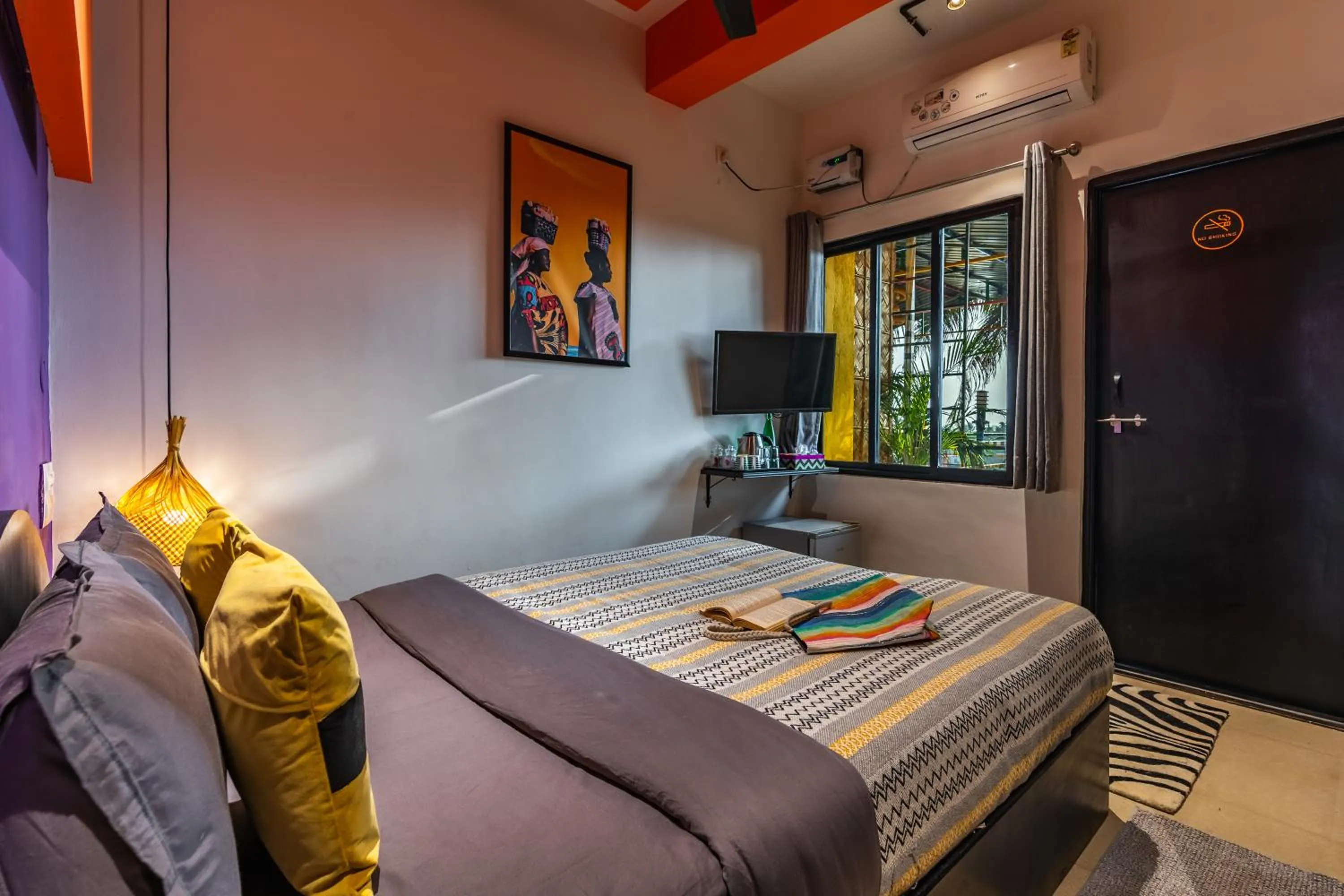 Bed in Whoopers Boutique Hotel Morjim