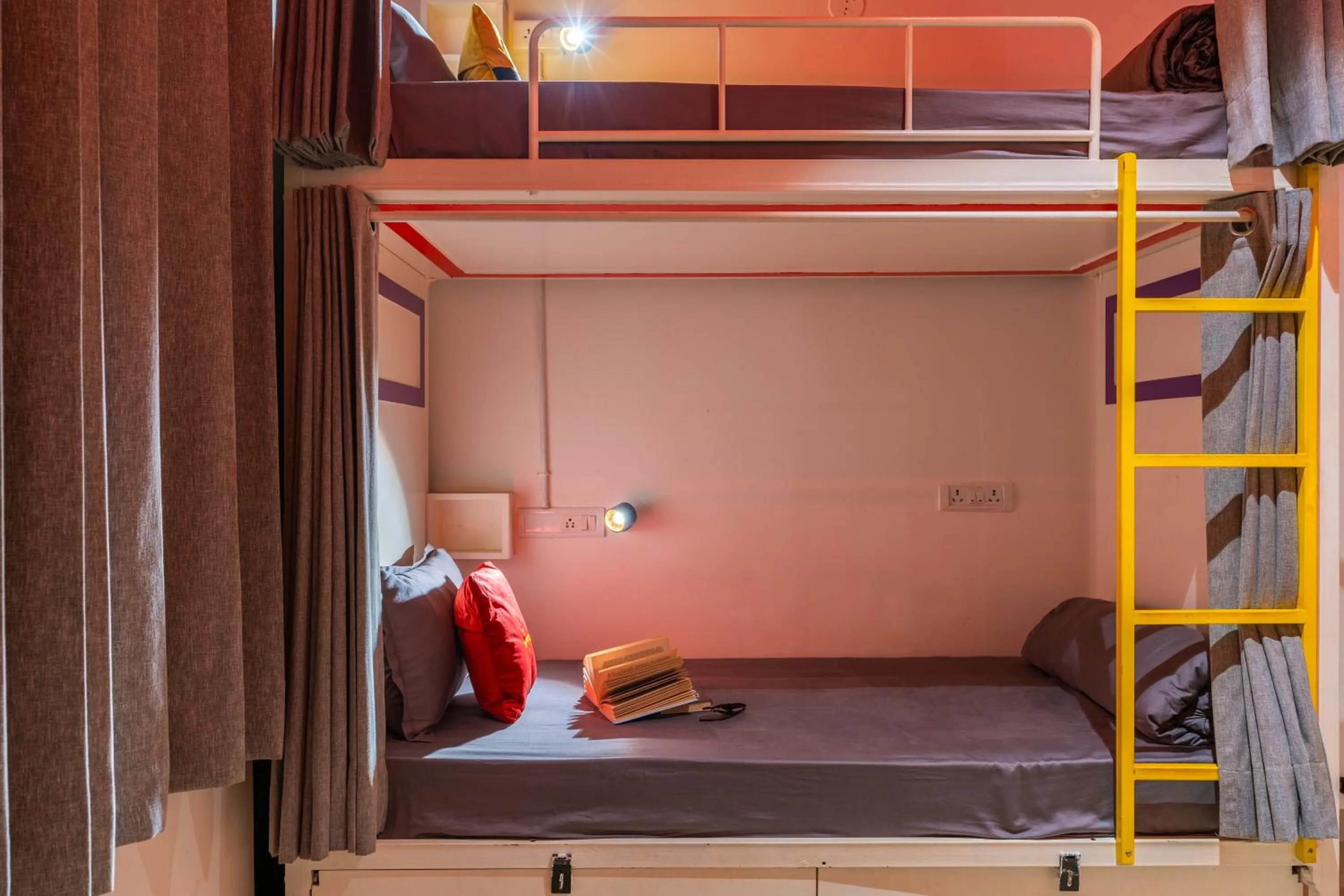 Bed in Whoopers Boutique Hotel Morjim