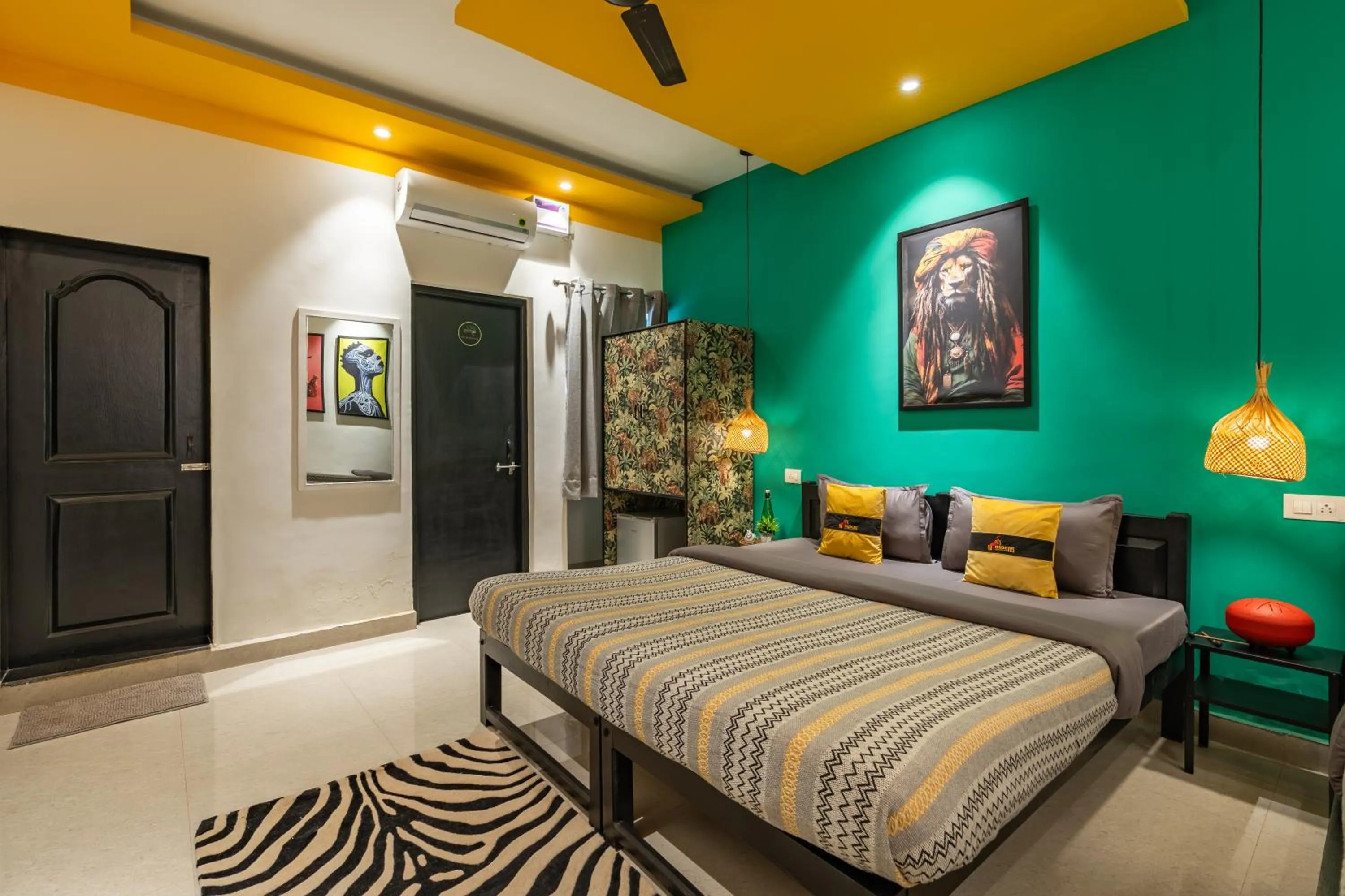 Bed in Whoopers Boutique Hotel Morjim