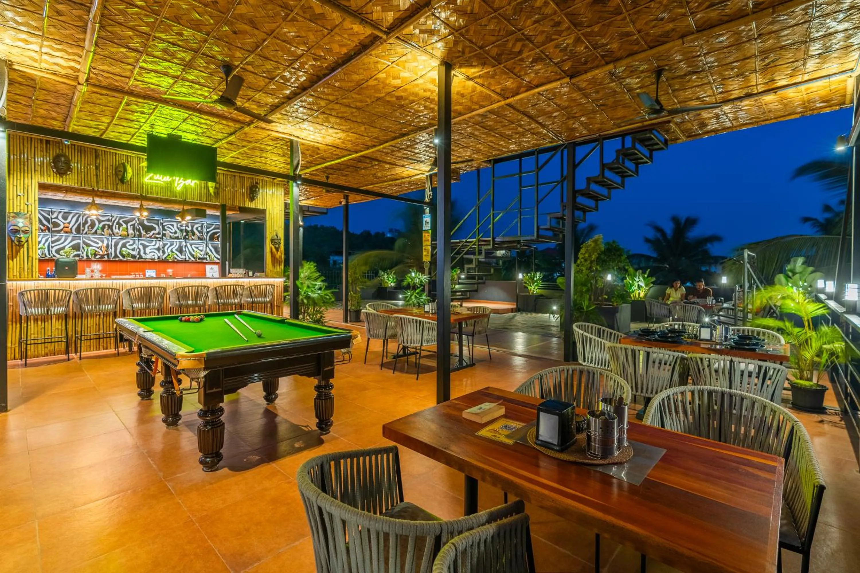 Restaurant/places to eat in Whoopers Boutique Hotel Morjim