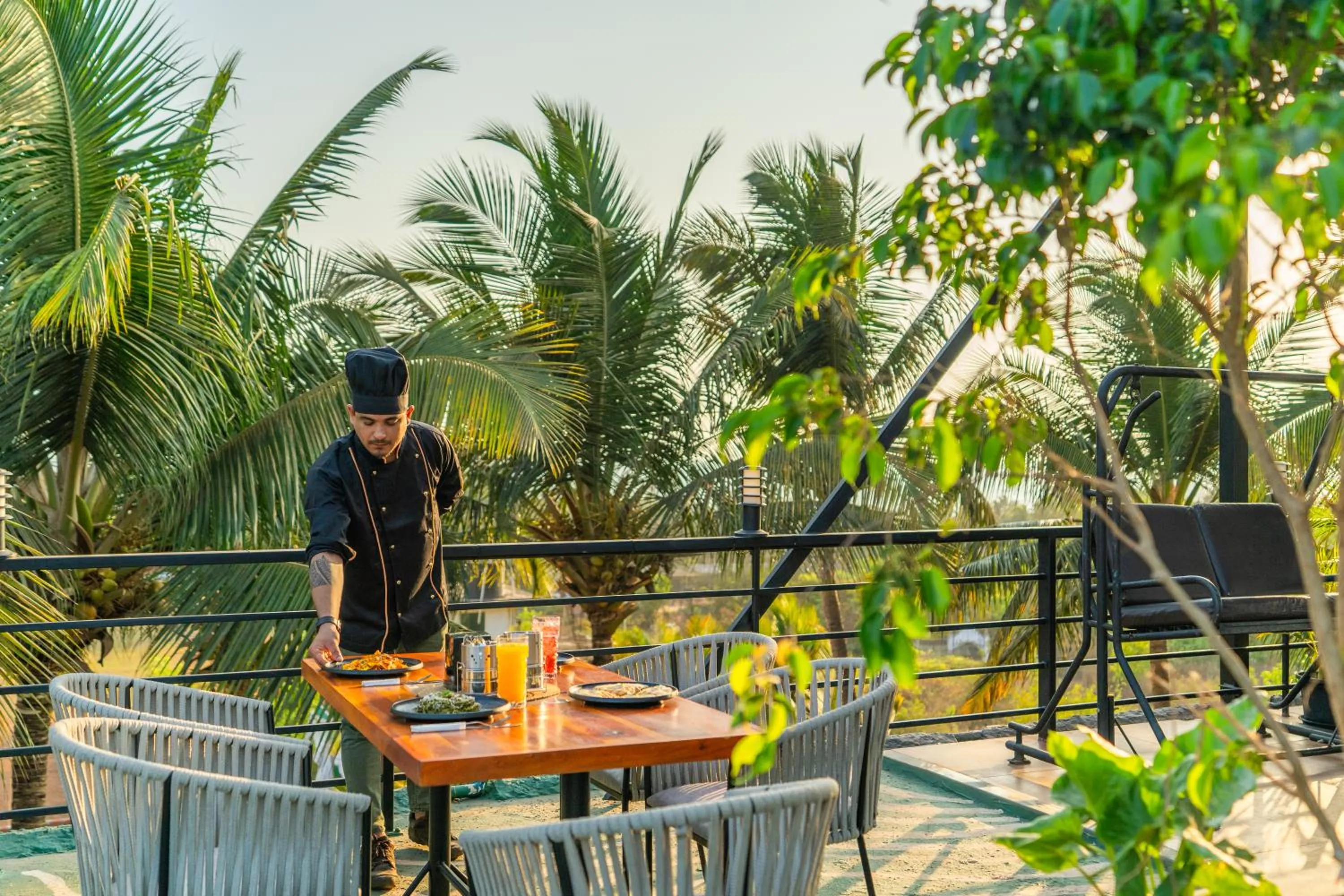 Day in Whoopers Boutique Hotel Morjim