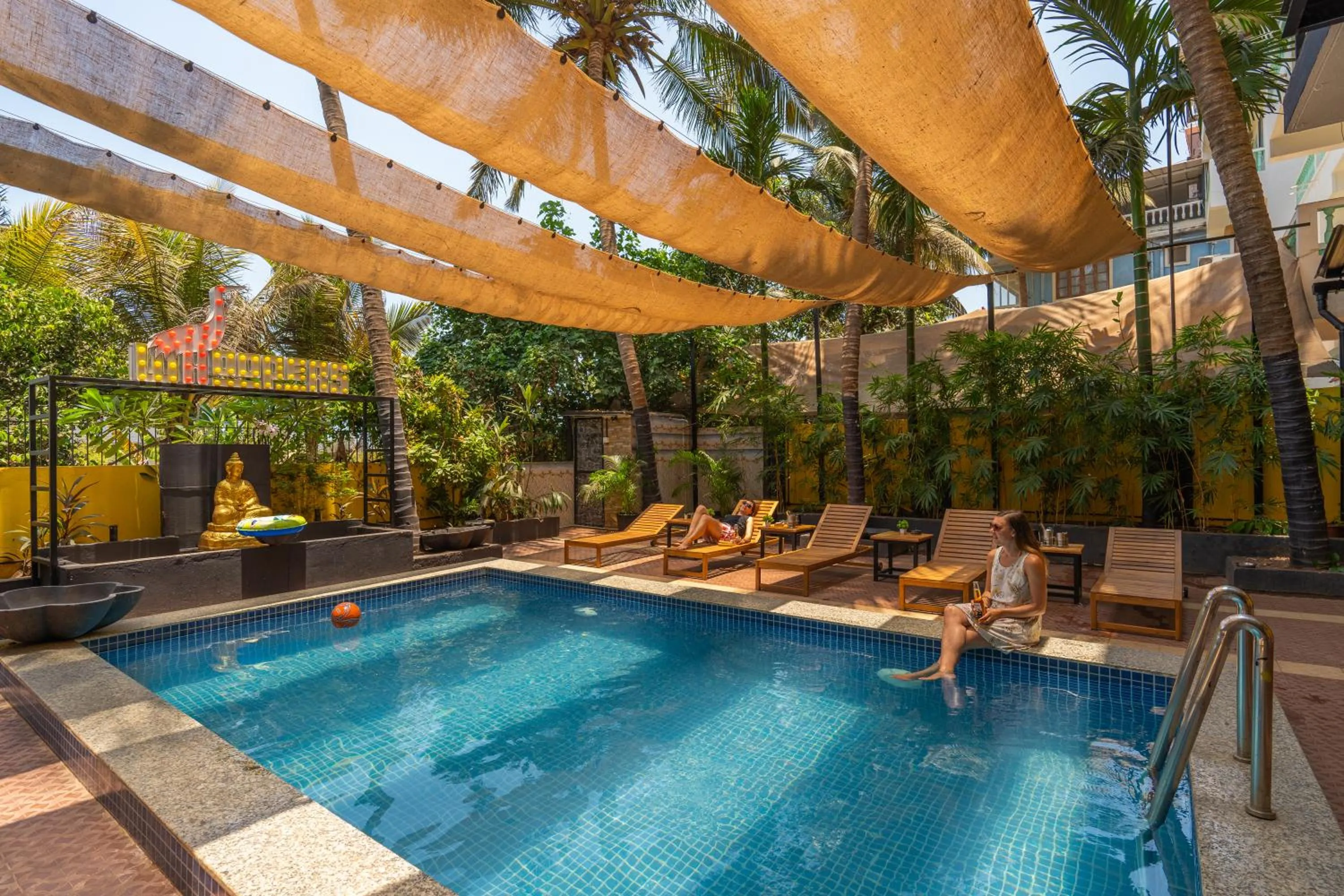 Day in Whoopers Boutique Hotel Morjim