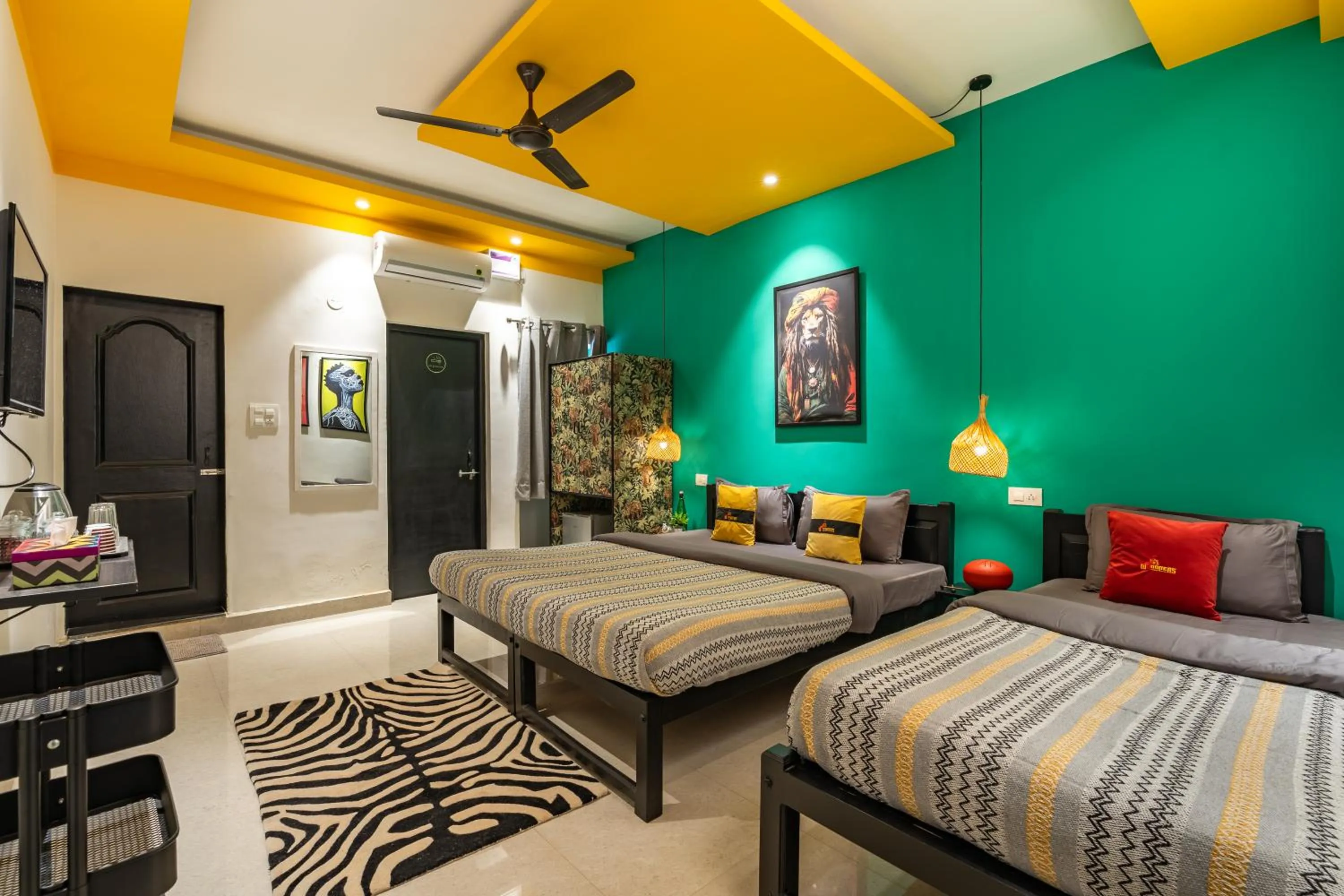 Bed in Whoopers Boutique Hotel Morjim