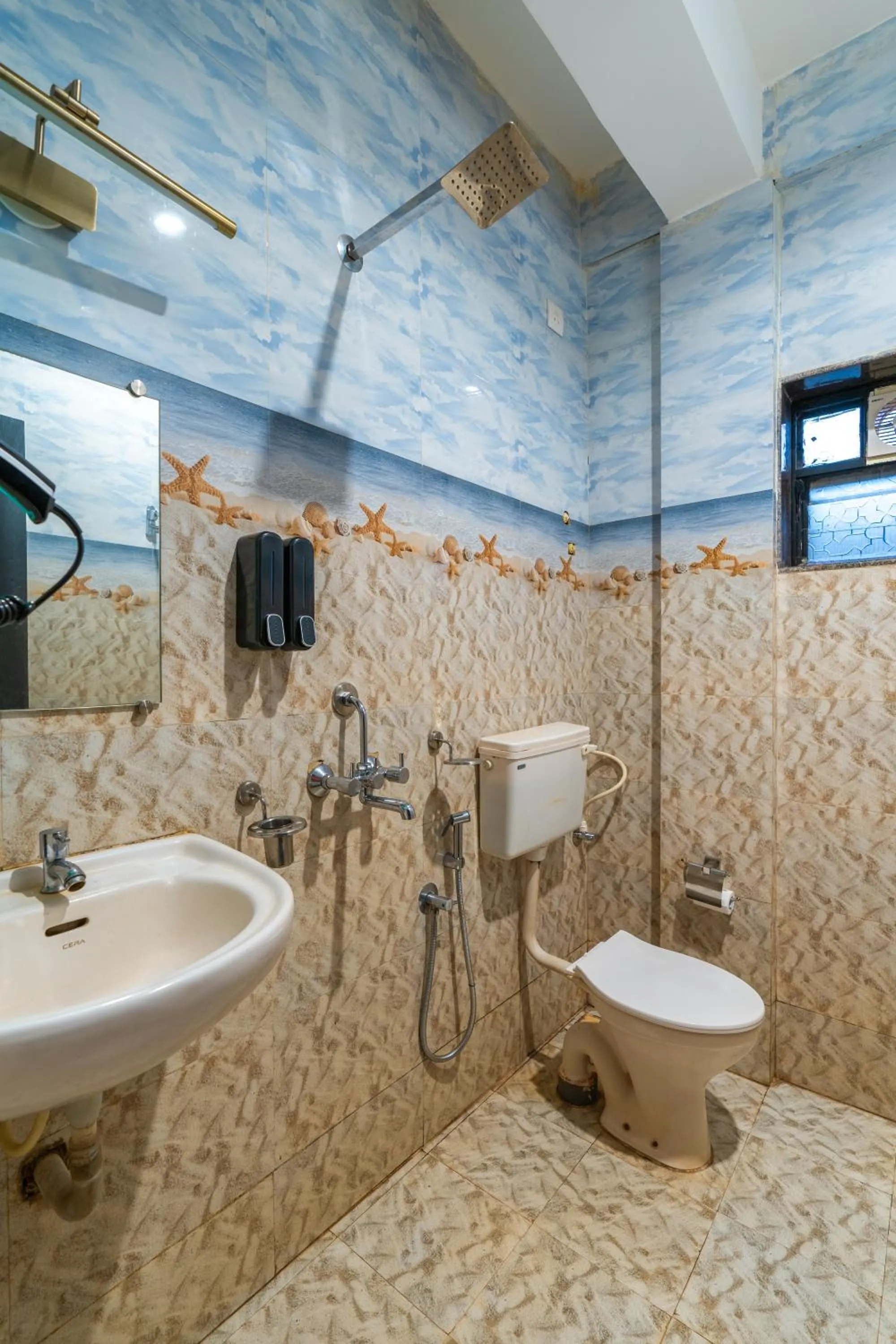 Toilet in Whoopers Boutique Hotel Morjim