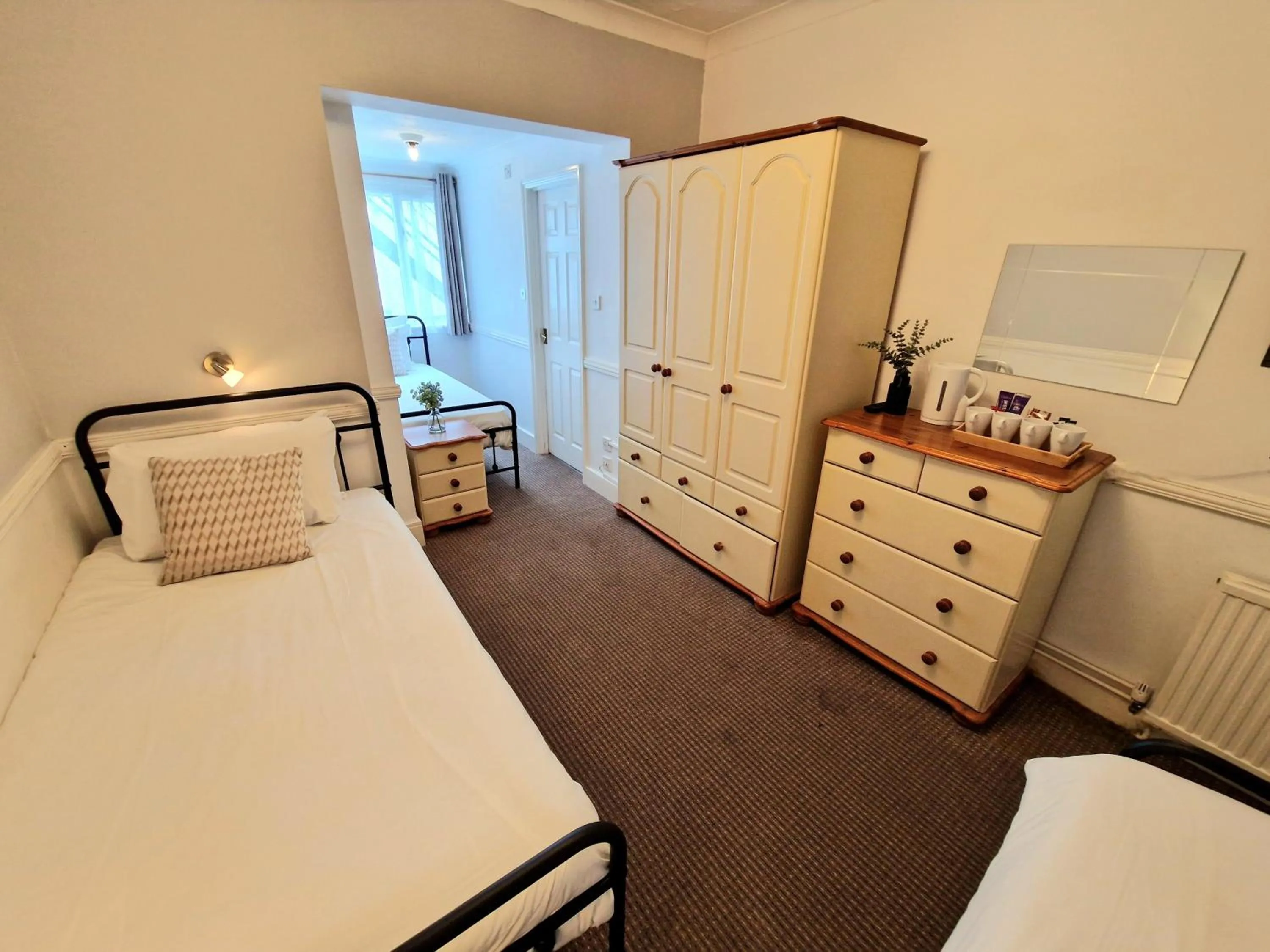 Photo of the whole room, Bed in The Kensington