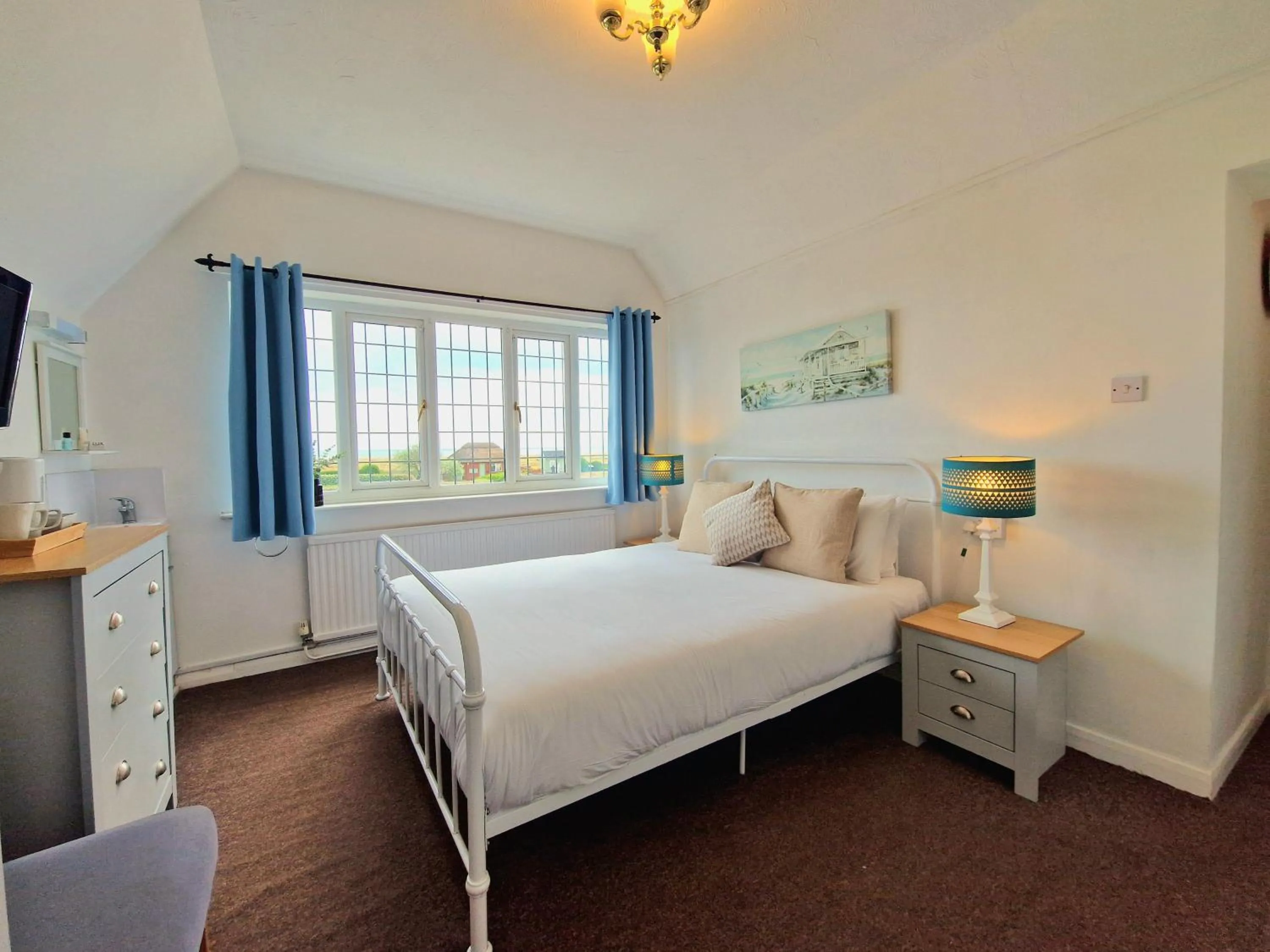 Property building, Bed in The Kensington