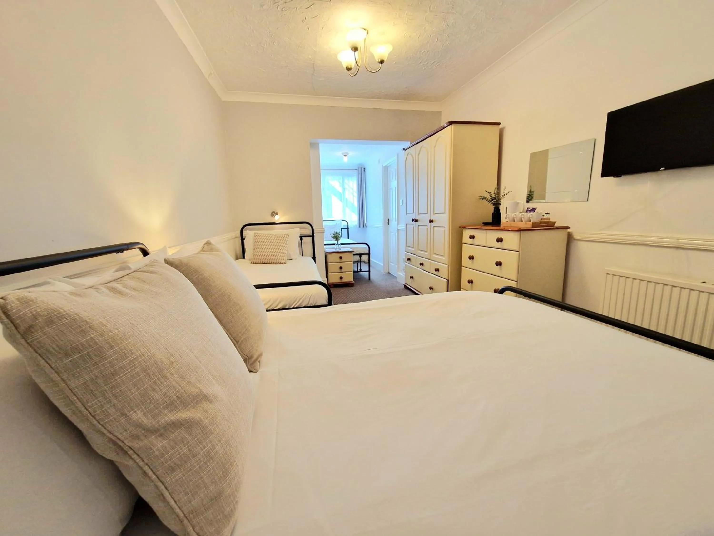 Bedroom, Bed in The Kensington