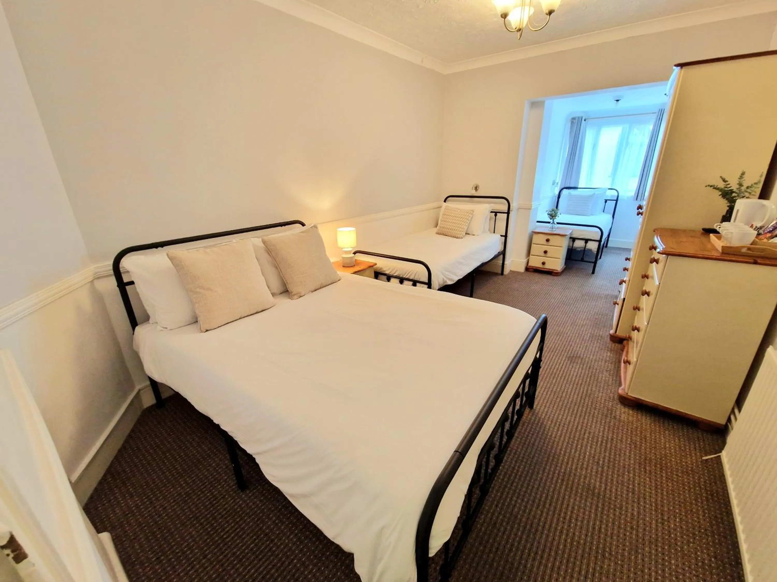 Bedroom, Bed in The Kensington