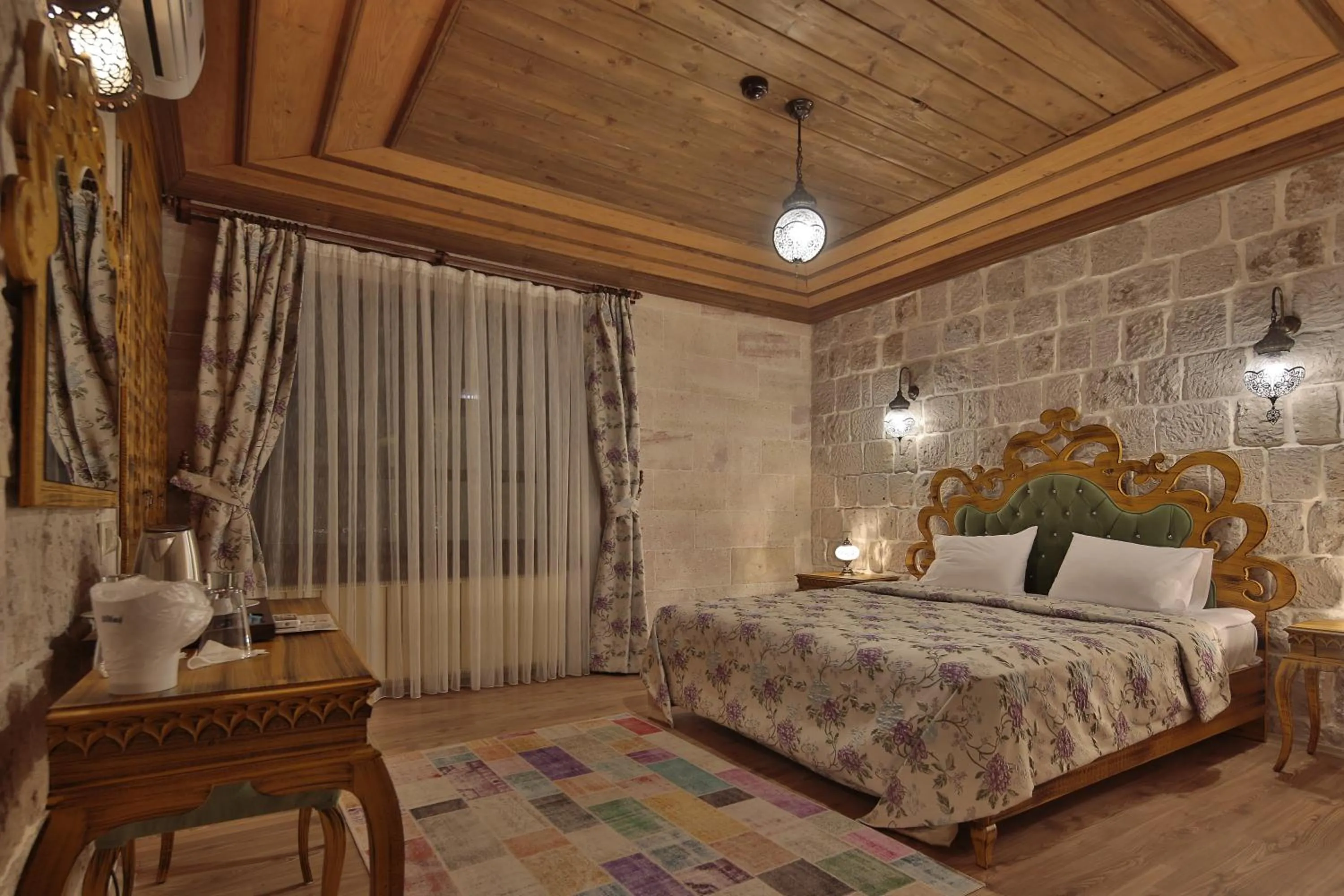 TV and multimedia, Bed in ELEVRES STONE HOUSE HOTEL