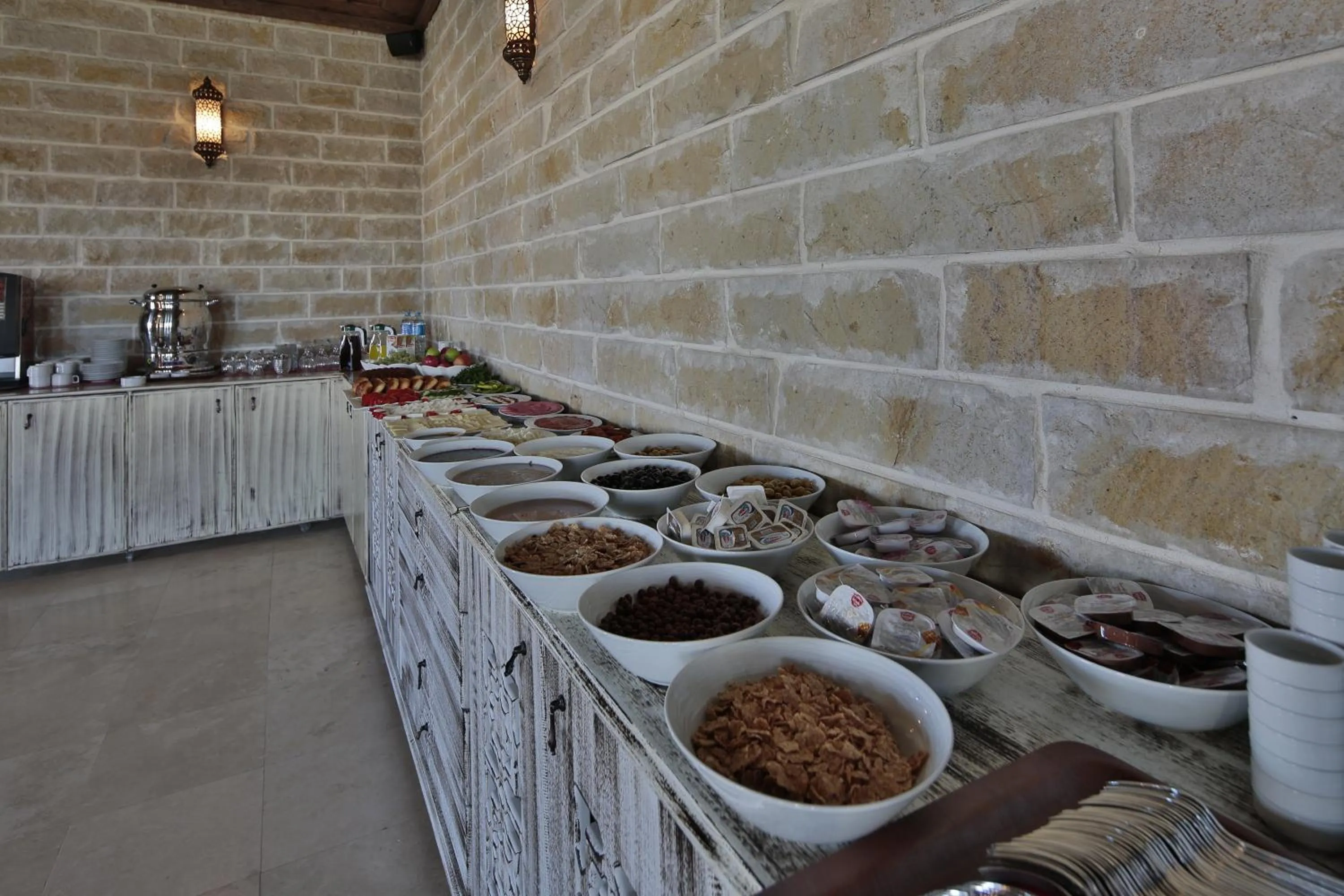 Restaurant/places to eat in ELEVRES STONE HOUSE HOTEL