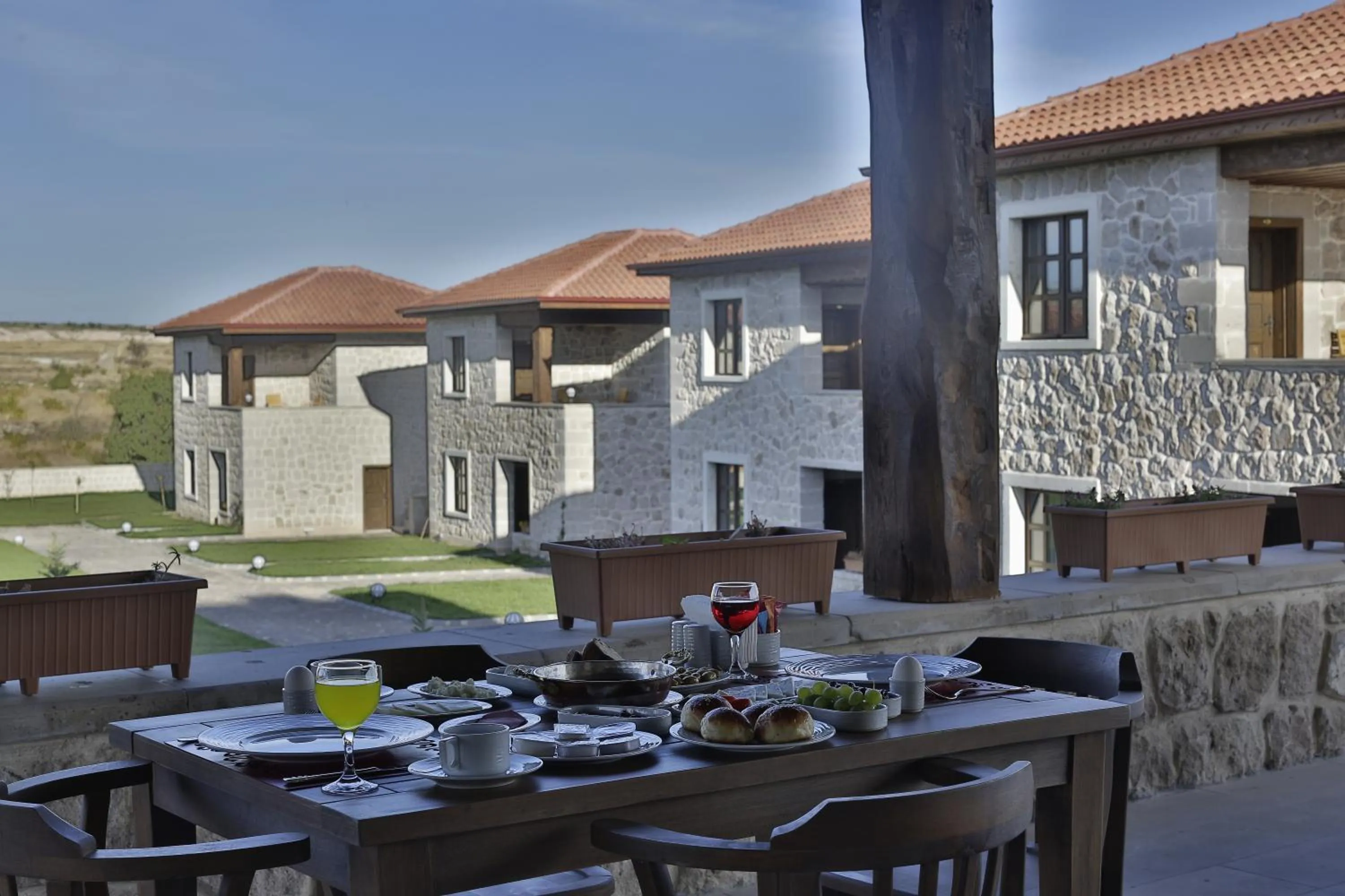 Restaurant/places to eat in ELEVRES STONE HOUSE HOTEL