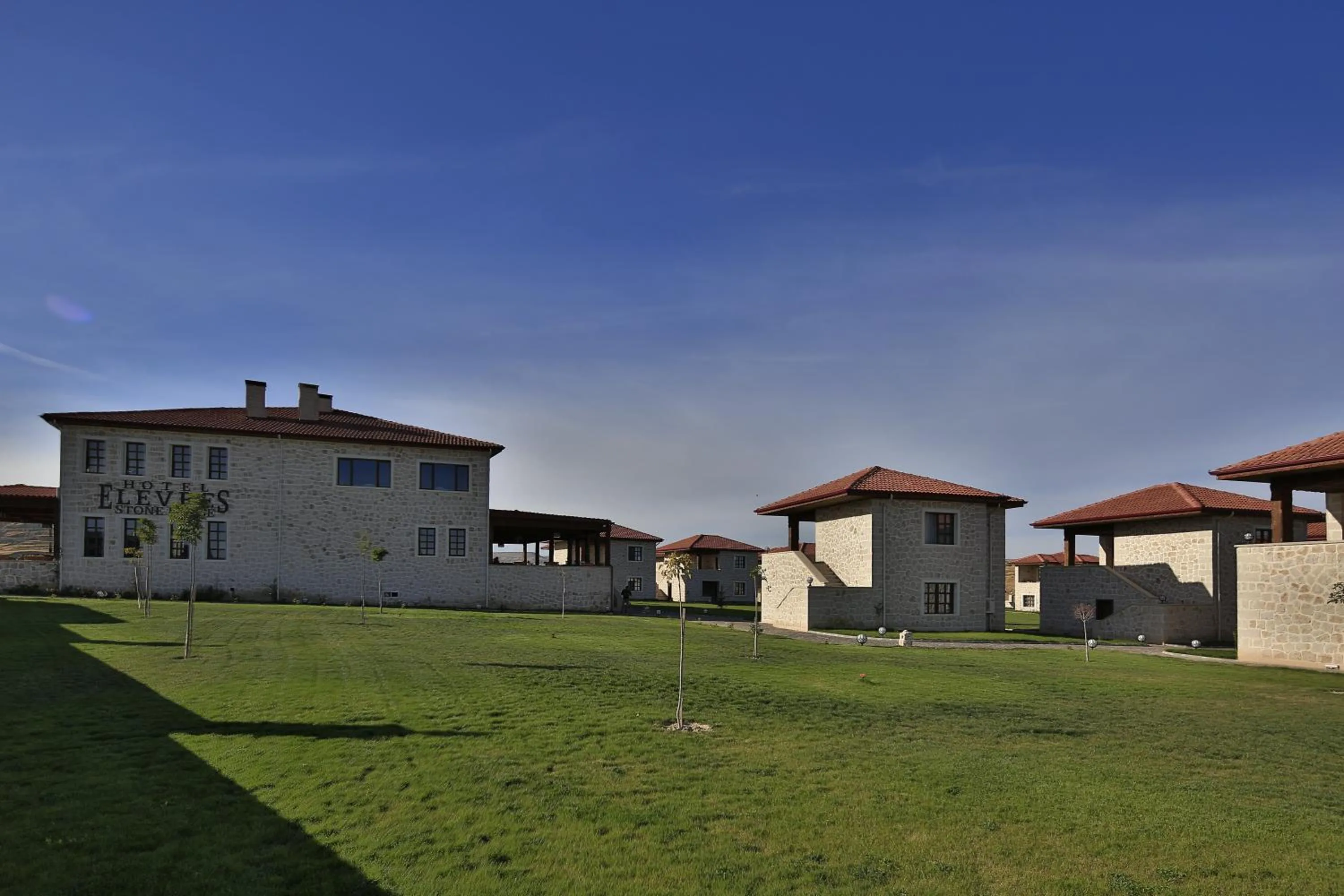 Garden in ELEVRES STONE HOUSE HOTEL