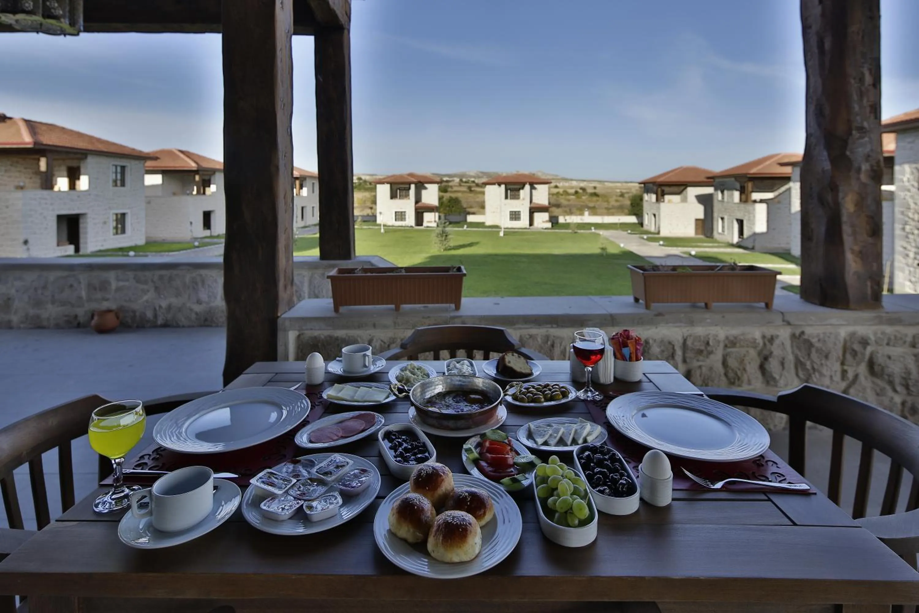 Restaurant/places to eat in ELEVRES STONE HOUSE HOTEL
