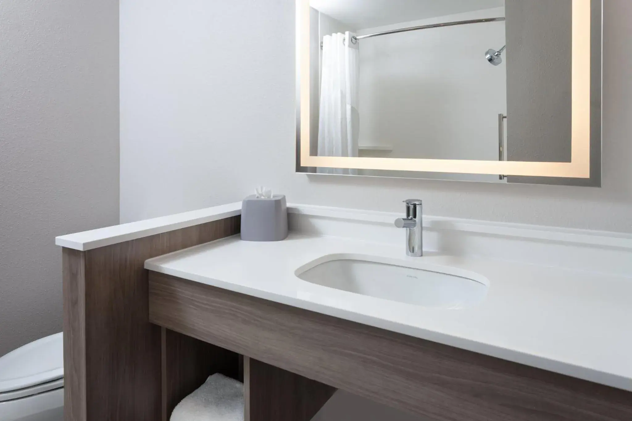 King Room - Hearing Accessible in Holiday Inn Express & Suites Reedsburg - Dells Area by IHG King Room - Hearing Accessible in Holiday Inn Express & Suites Reedsburg - Dells Area by IHG