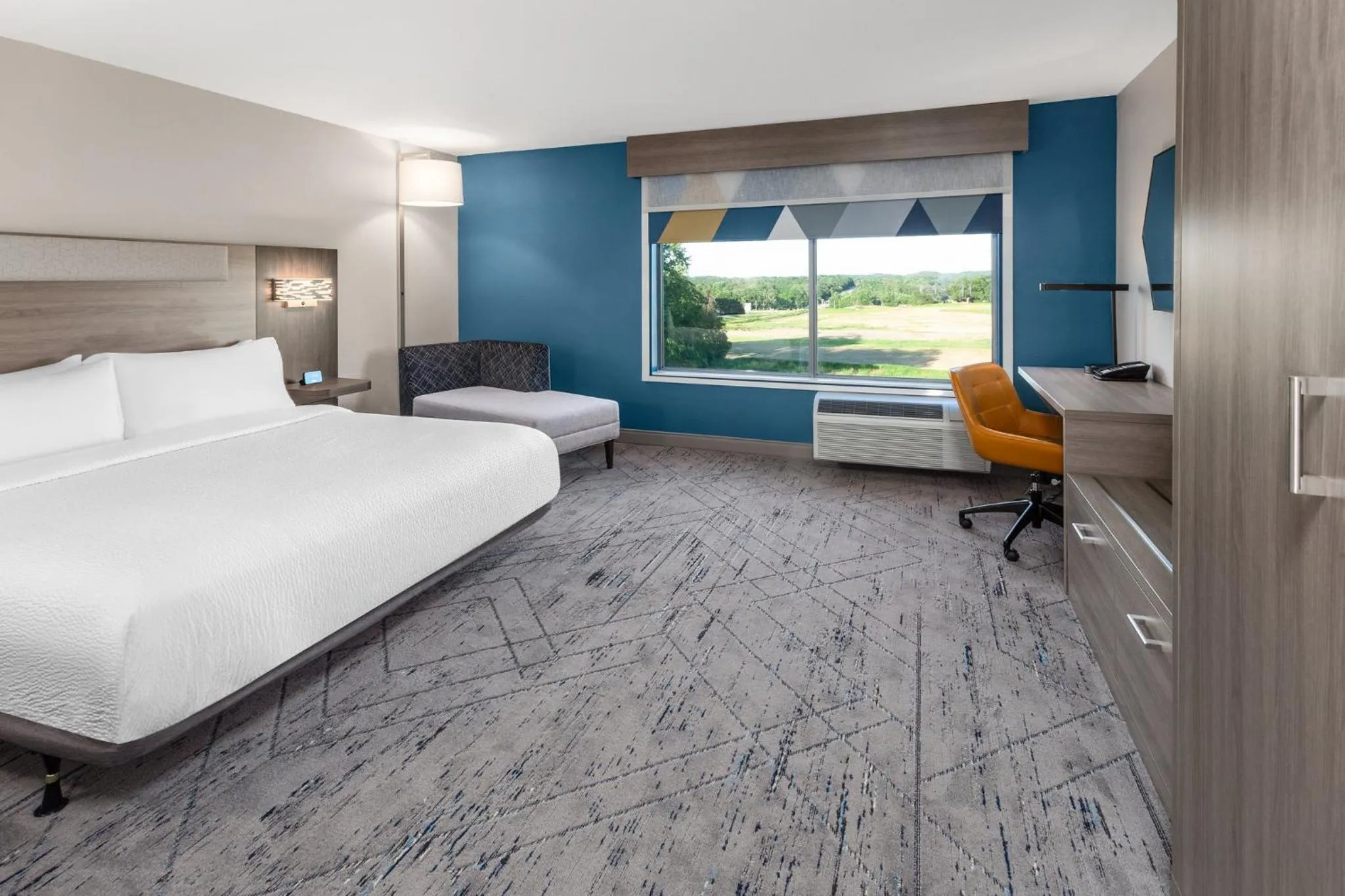 Photo of the whole room, Bed in Holiday Inn Express & Suites Reedsburg - Dells Area by IHG