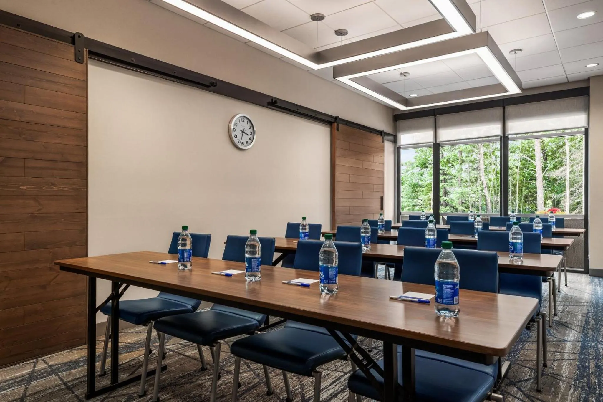 Meeting/conference room in Holiday Inn Express & Suites Rhinelander by IHG