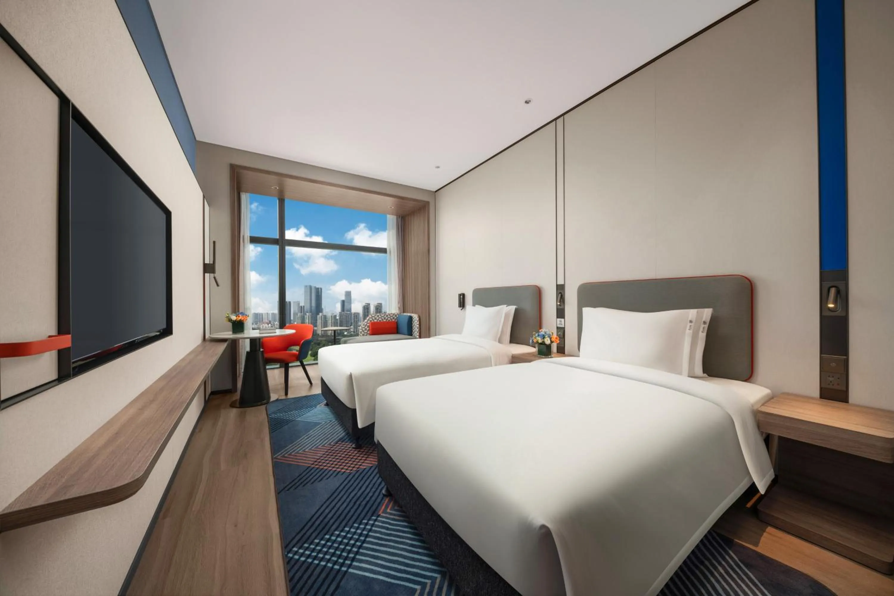 Photo of the whole room, Bed in Holiday Inn Express Shenzhen Futian Center by IHG