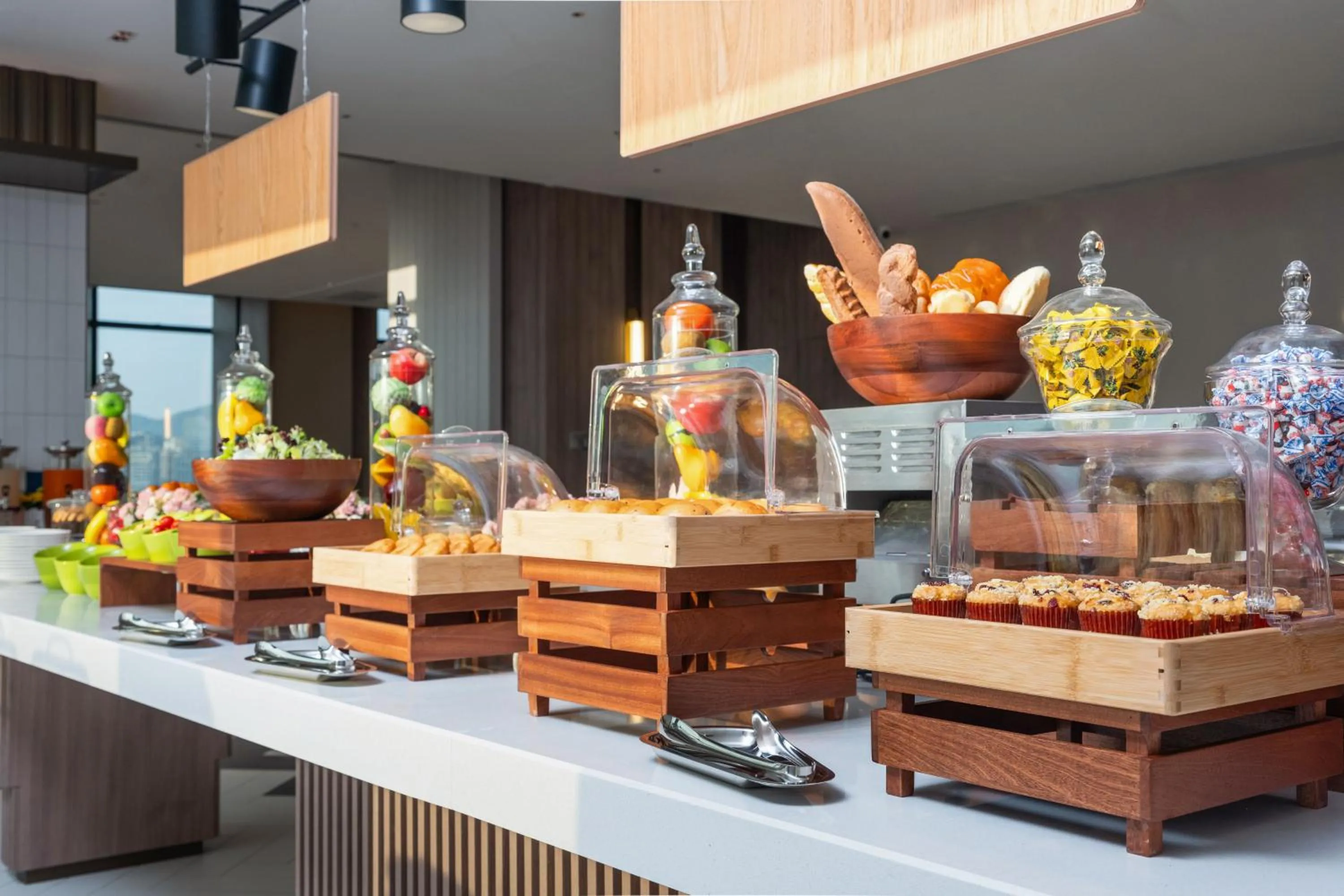 Restaurant/places to eat in Holiday Inn Express Shenzhen Futian Center by IHG