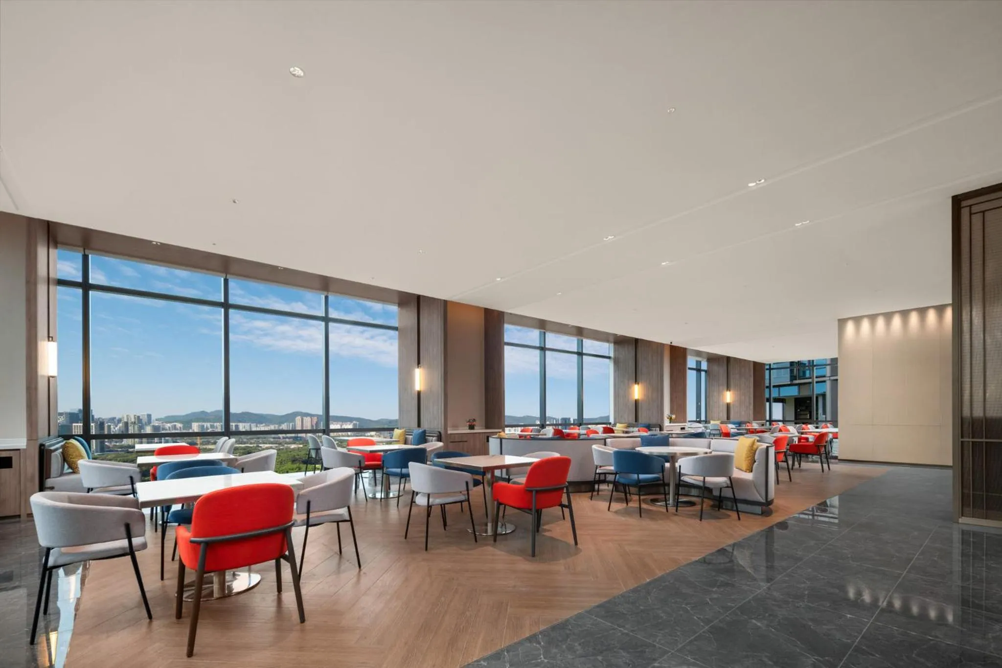 Restaurant/places to eat in Holiday Inn Express Shenzhen Futian Center by IHG