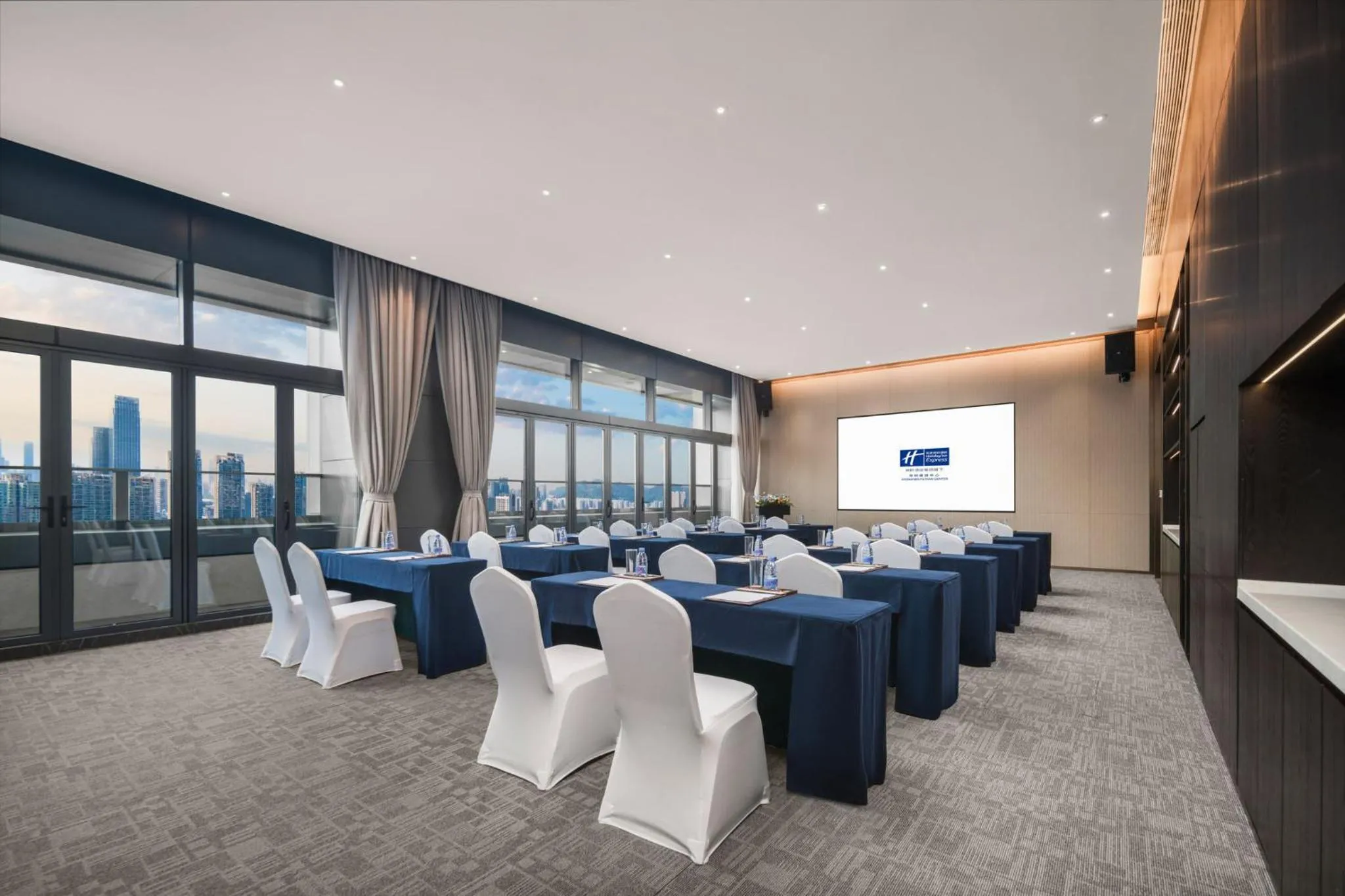 Meeting/conference room in Holiday Inn Express Shenzhen Futian Center by IHG