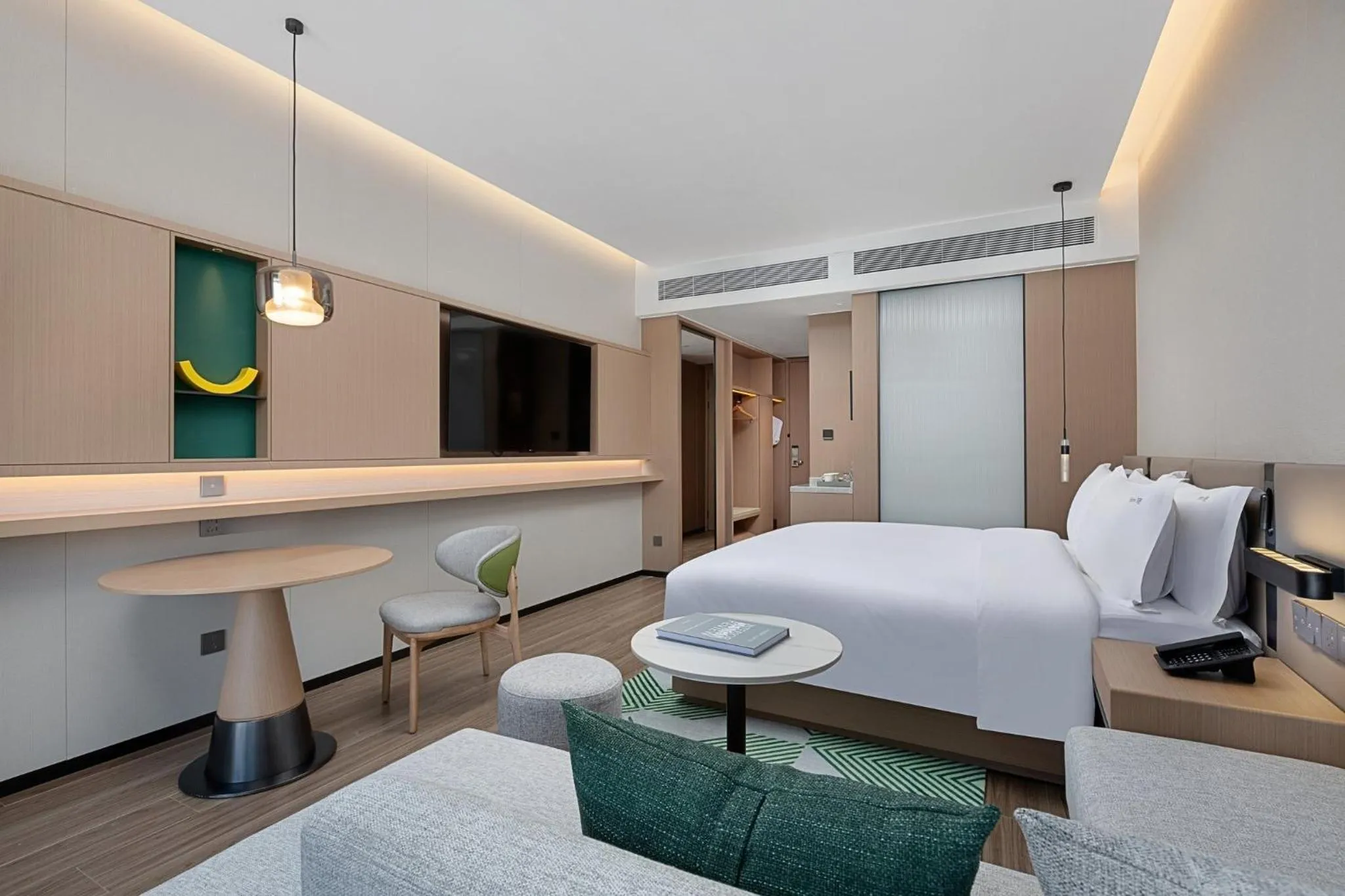 Photo of the whole room, Bed in Holiday Inn Quanzhou Donghai by IHG