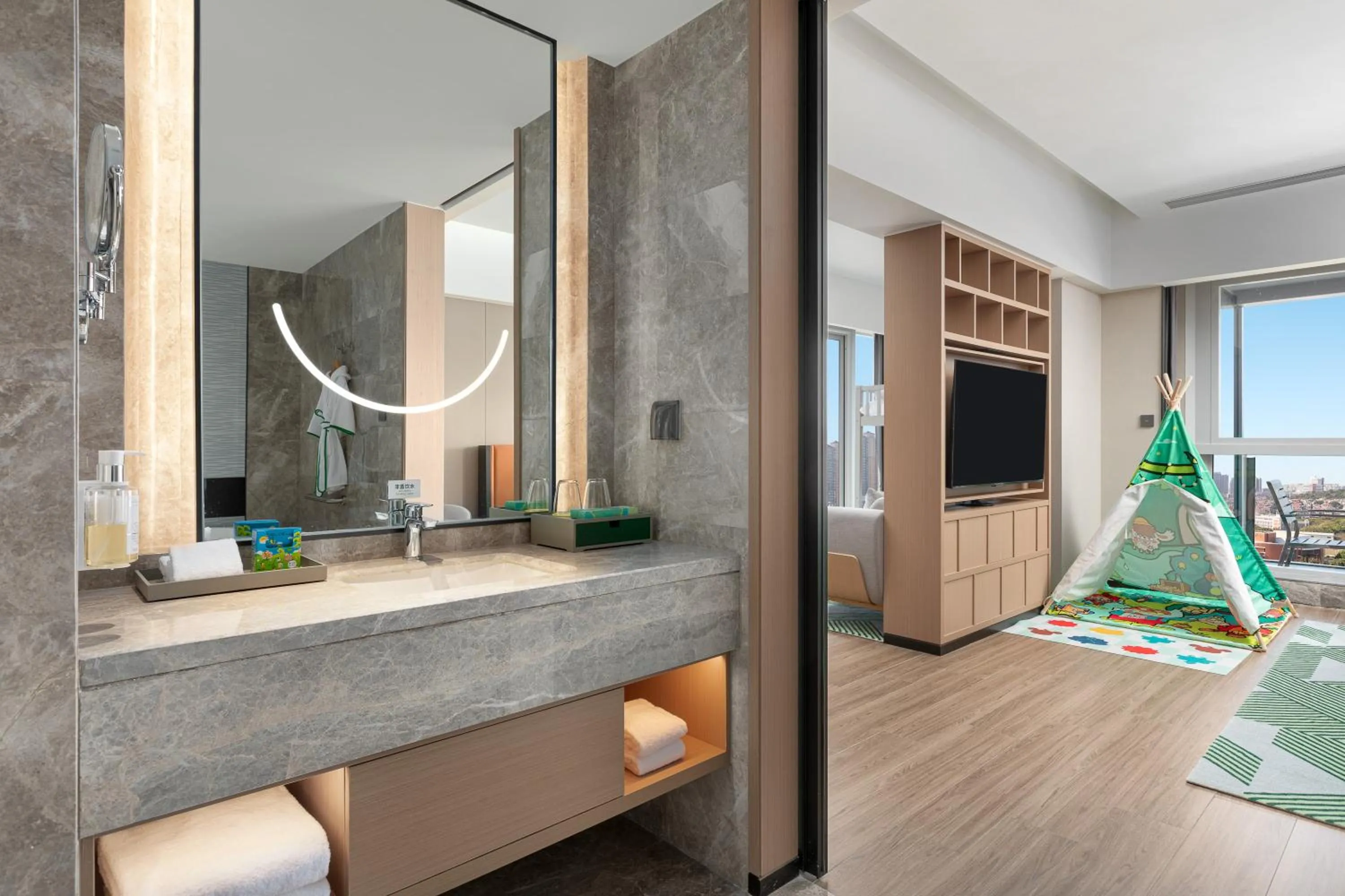 Photo of the whole room, Bed in Holiday Inn Quanzhou Donghai by IHG