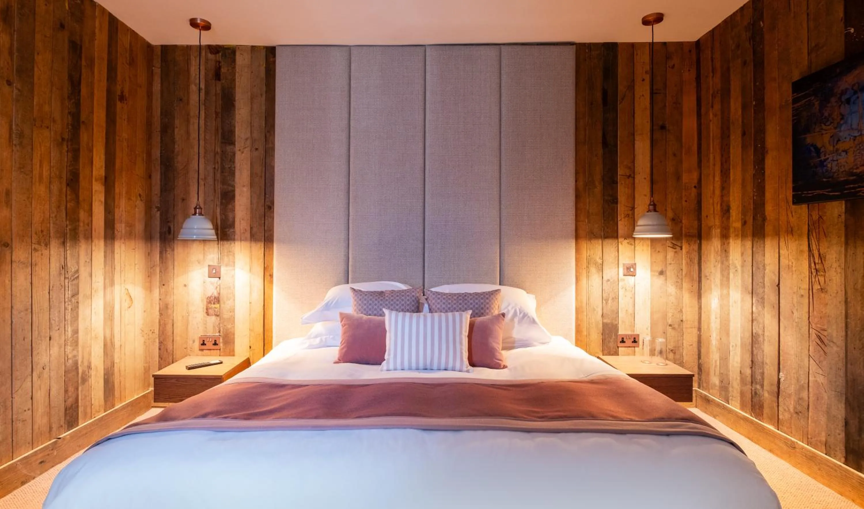 Bed in The Stroud Hotel