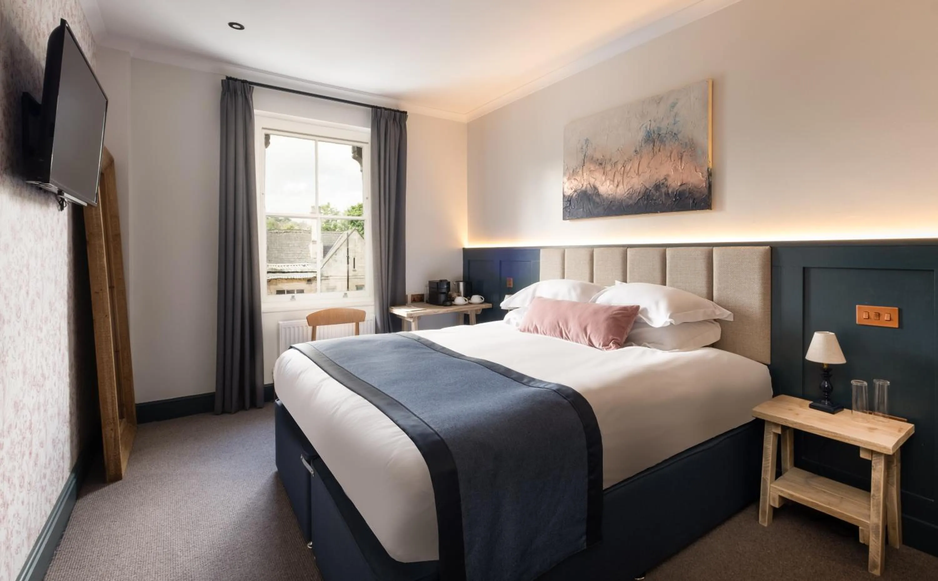 Bed in The Stroud Hotel