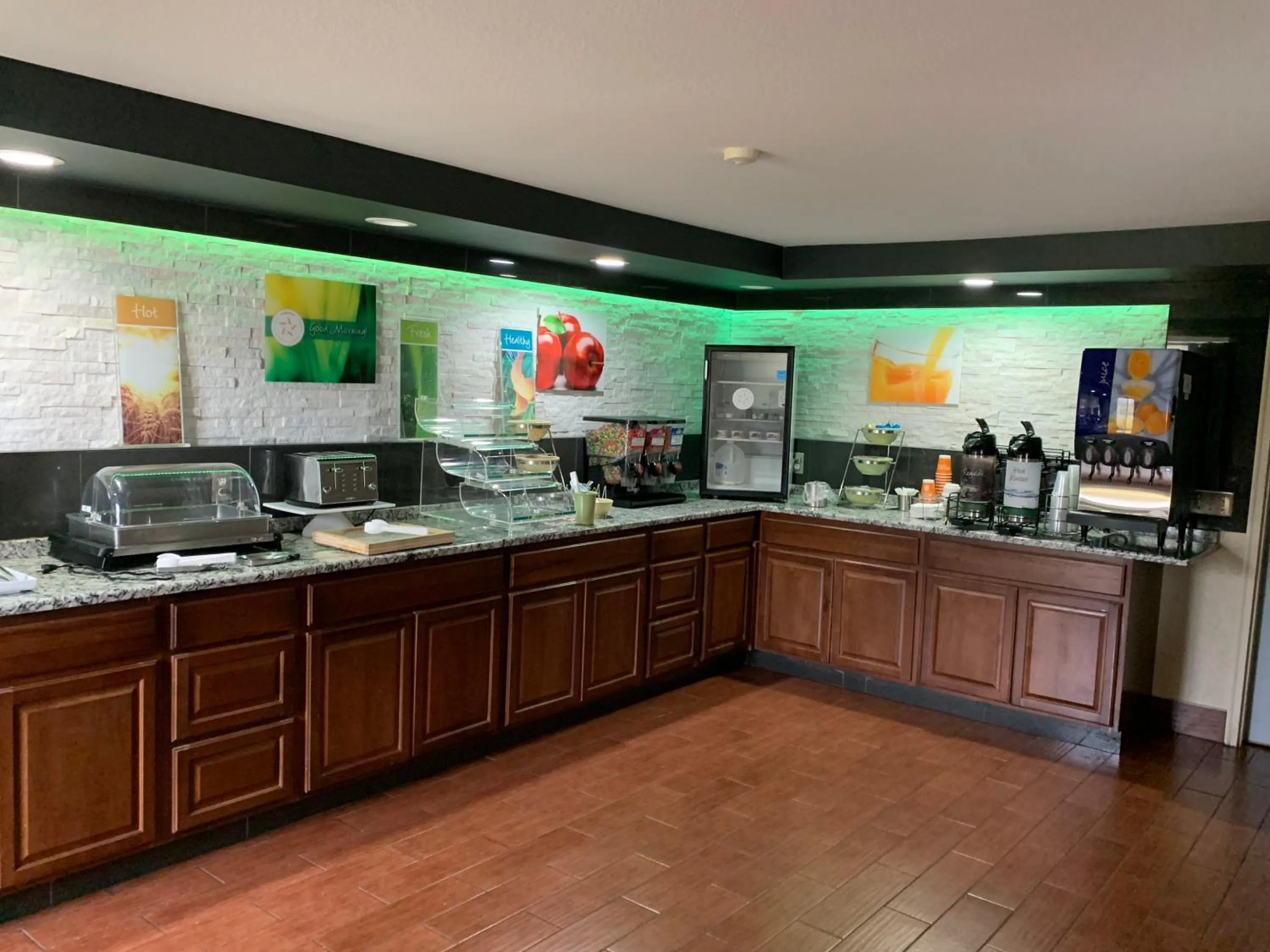 Breakfast in Quality Inn and Suites Middletown-Franklin