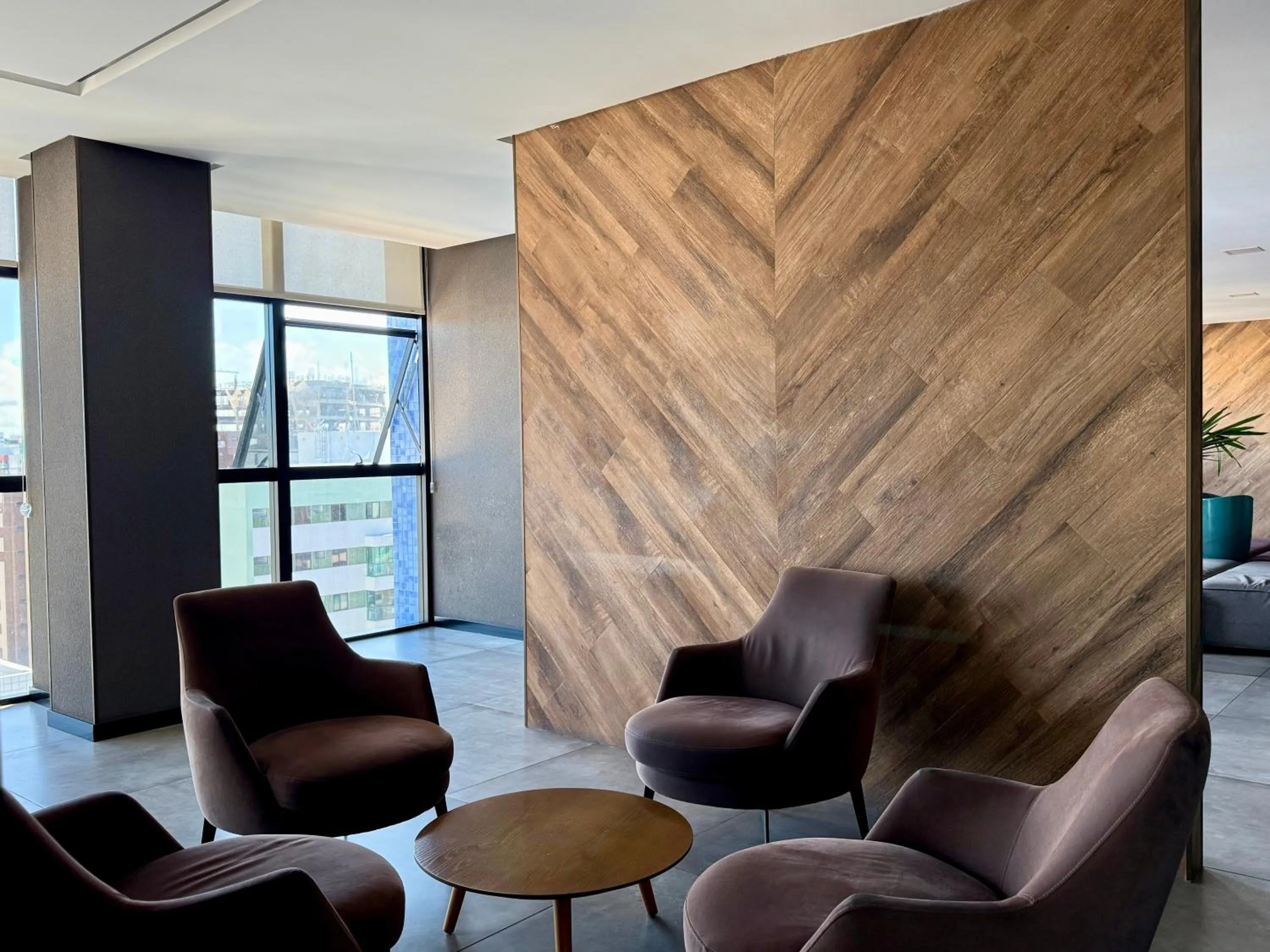 Seating area in Prédio com excelente custo benefício!