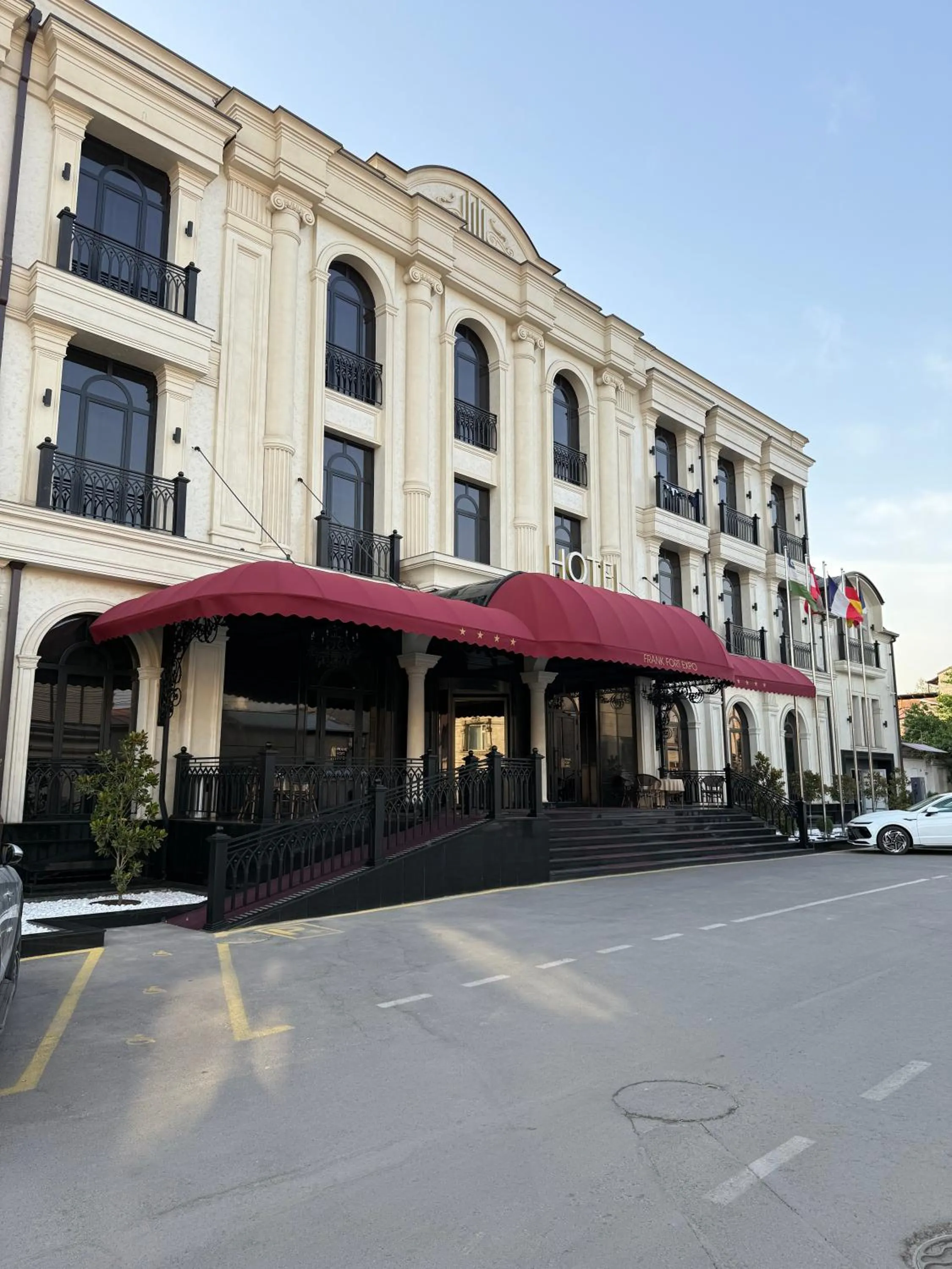 Property building in FRANKFORT Expo Hotel